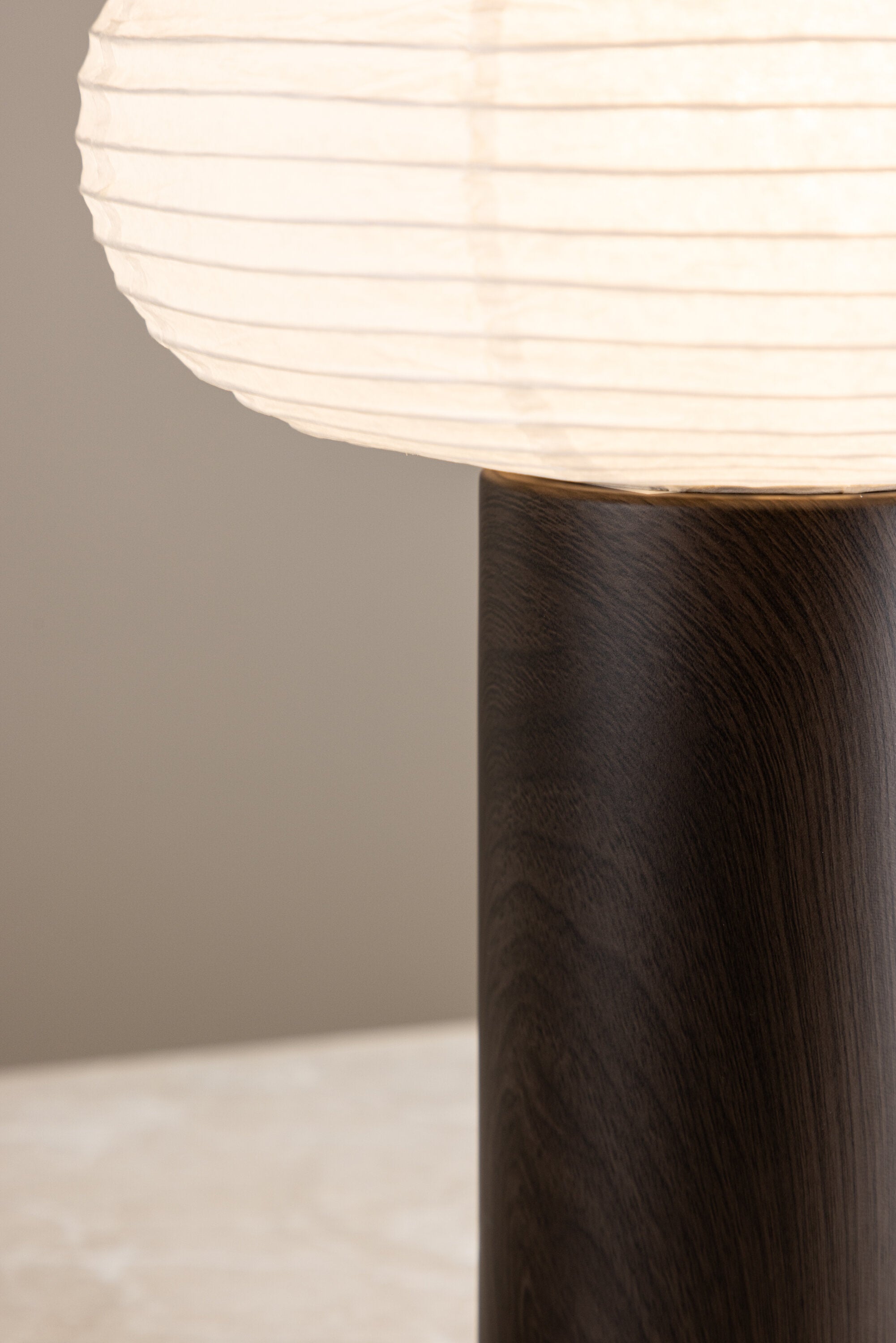 Hovfjället Tischlampe in Natur präsentiert im Onlineshop von KAQTU Design AG. Tischleuchte ist von Venture Home