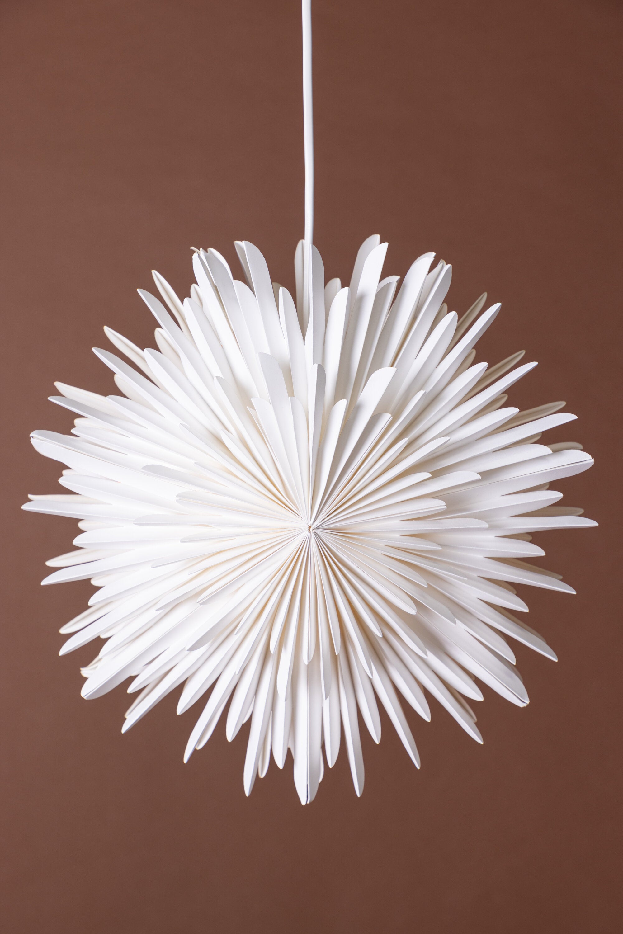 Siegel Pendelleuchte in Weiss präsentiert im Onlineshop von KAQTU Design AG. Weihnachtszubehör ist von Venture Home