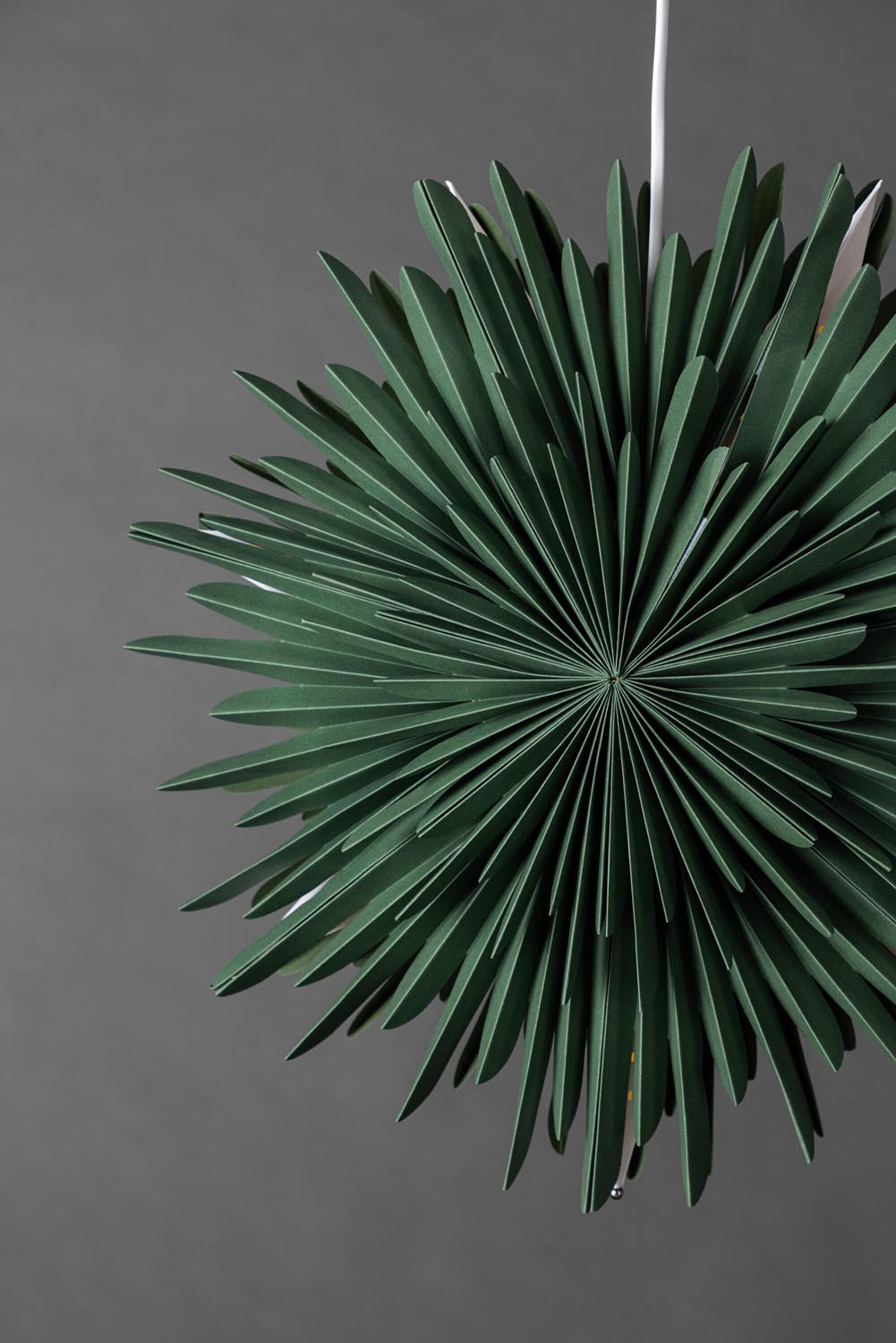 Siegel Pendelleuchte in Grün präsentiert im Onlineshop von KAQTU Design AG. Weihnachtszubehör ist von Venture Home