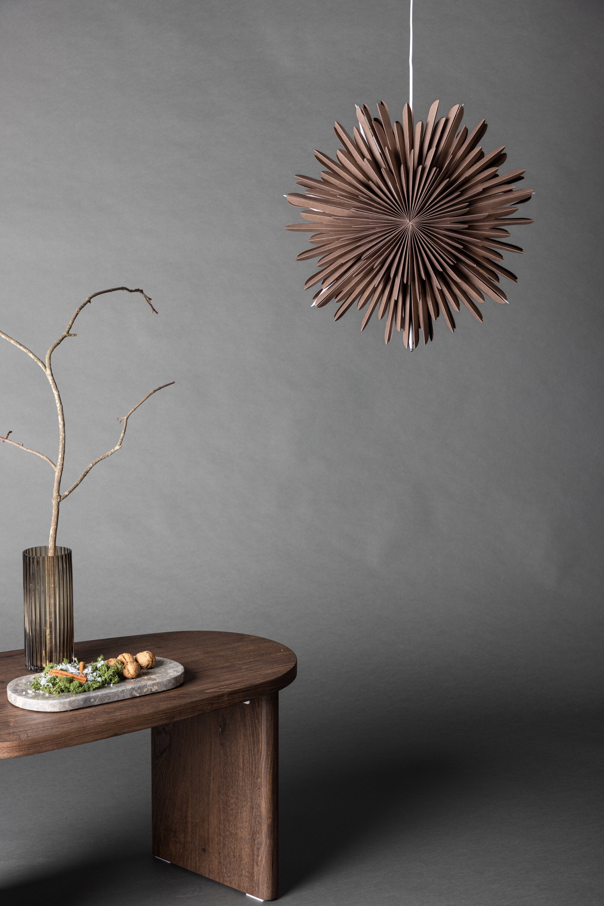 Siegel Pendelleuchte in Greige präsentiert im Onlineshop von KAQTU Design AG. Weihnachtszubehör ist von Venture Home