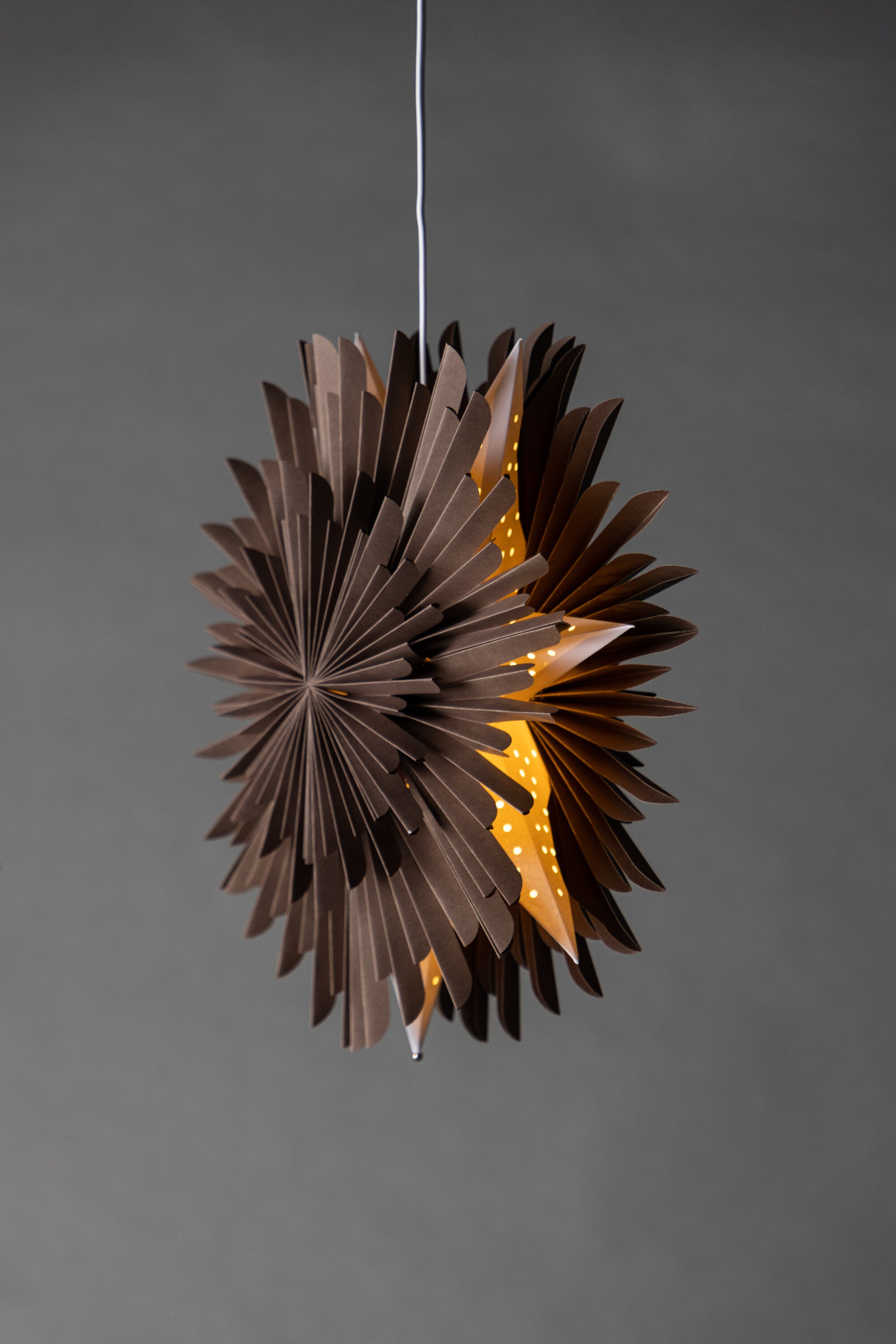 Siegel Pendelleuchte in Greige präsentiert im Onlineshop von KAQTU Design AG. Weihnachtszubehör ist von Venture Home
