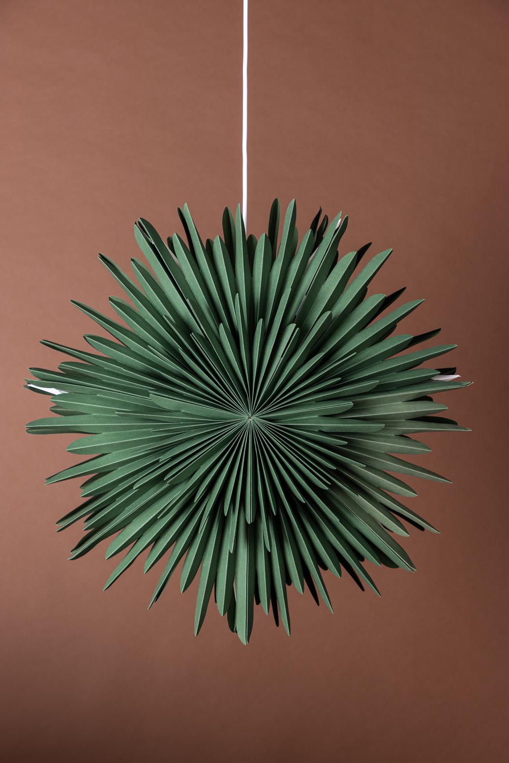 Siegel Pendelleuchte in Grün präsentiert im Onlineshop von KAQTU Design AG. Weihnachtszubehör ist von Venture Home