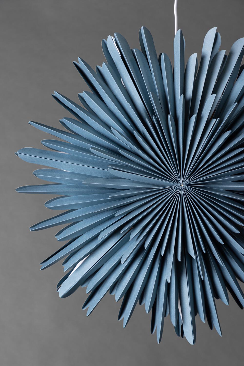 Siegel Pendelleuchte in Blau präsentiert im Onlineshop von KAQTU Design AG. Weihnachtszubehör ist von Venture Home