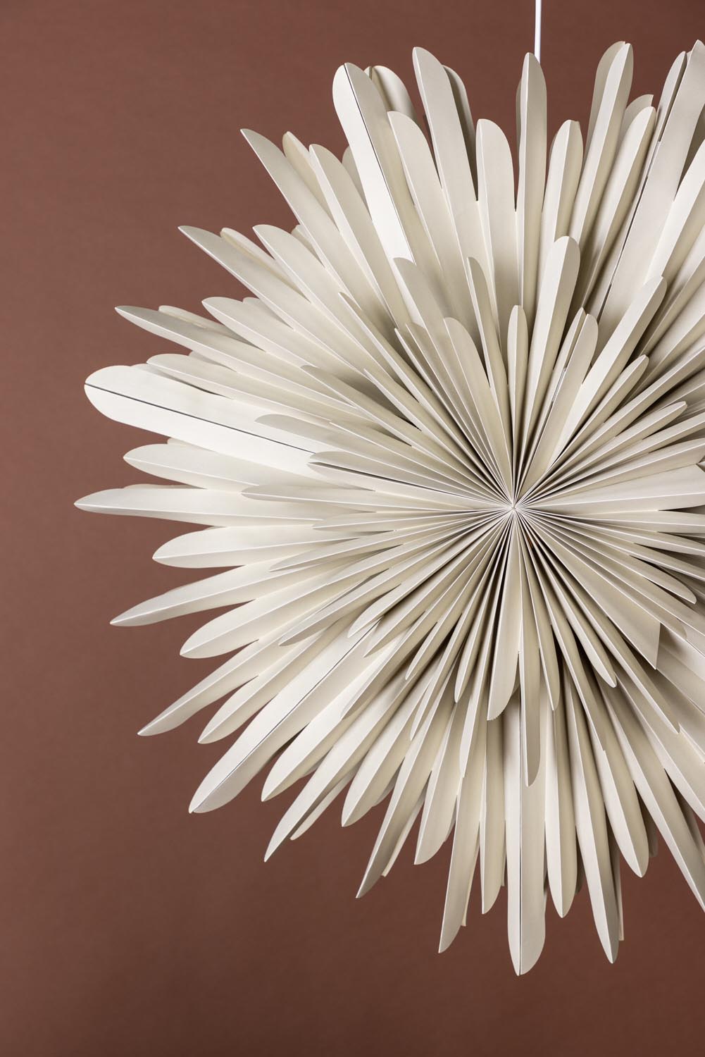 Siegel Pendelleuchte in Beige präsentiert im Onlineshop von KAQTU Design AG. Weihnachtszubehör ist von Venture Home