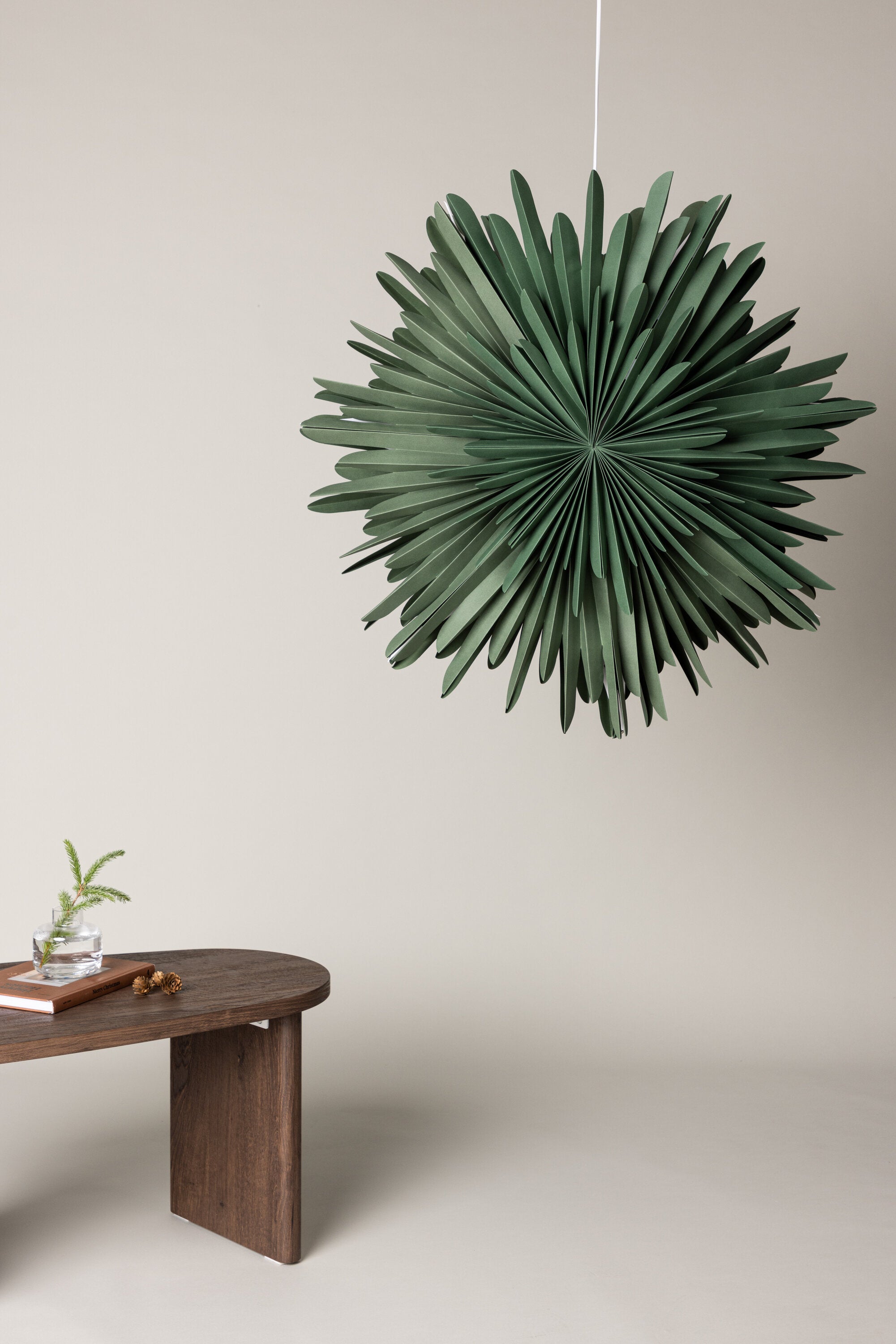 Siegel Pendelleuchte in Grün präsentiert im Onlineshop von KAQTU Design AG. Weihnachtszubehör ist von Venture Home