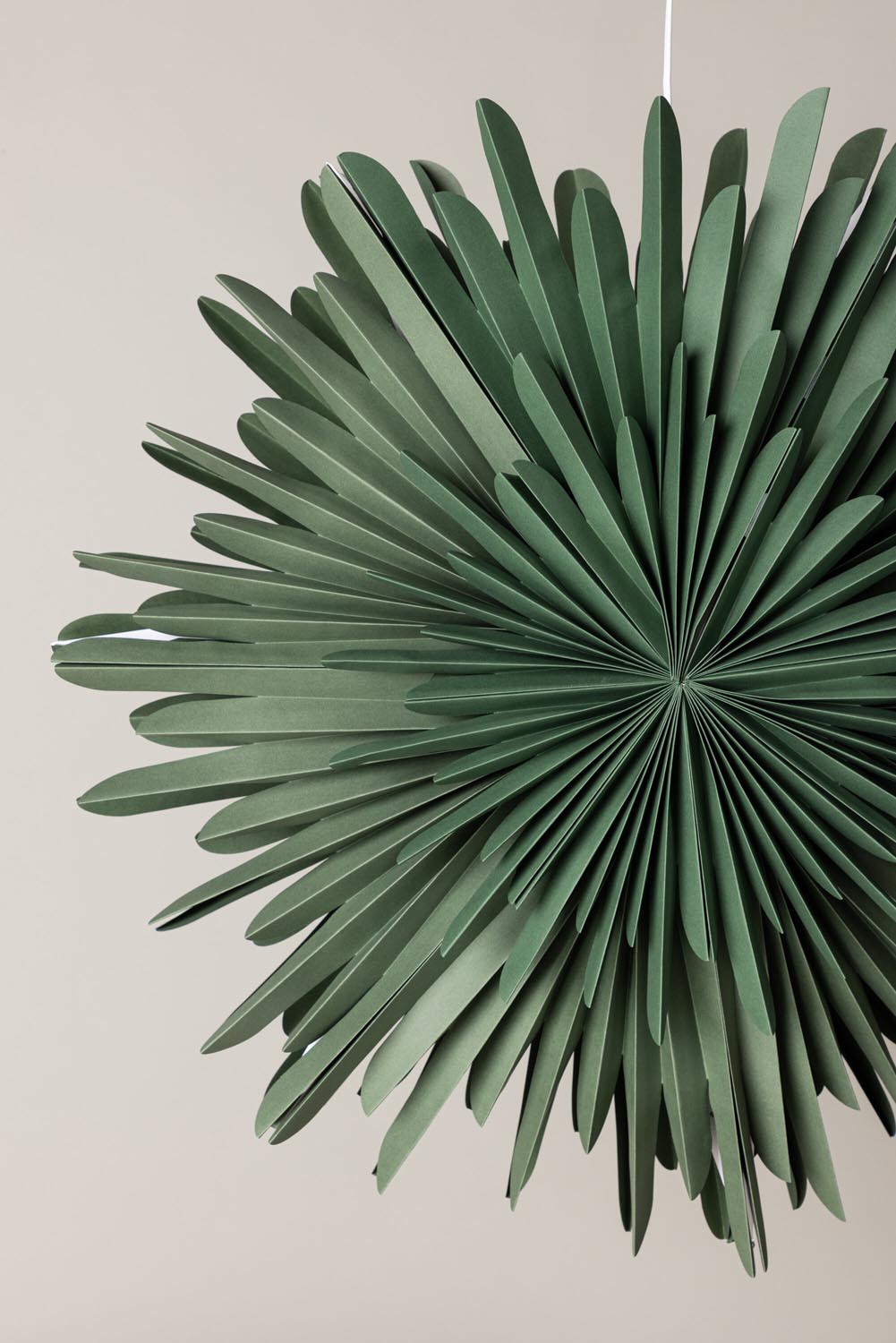 Siegel Pendelleuchte in Grün präsentiert im Onlineshop von KAQTU Design AG. Weihnachtszubehör ist von Venture Home
