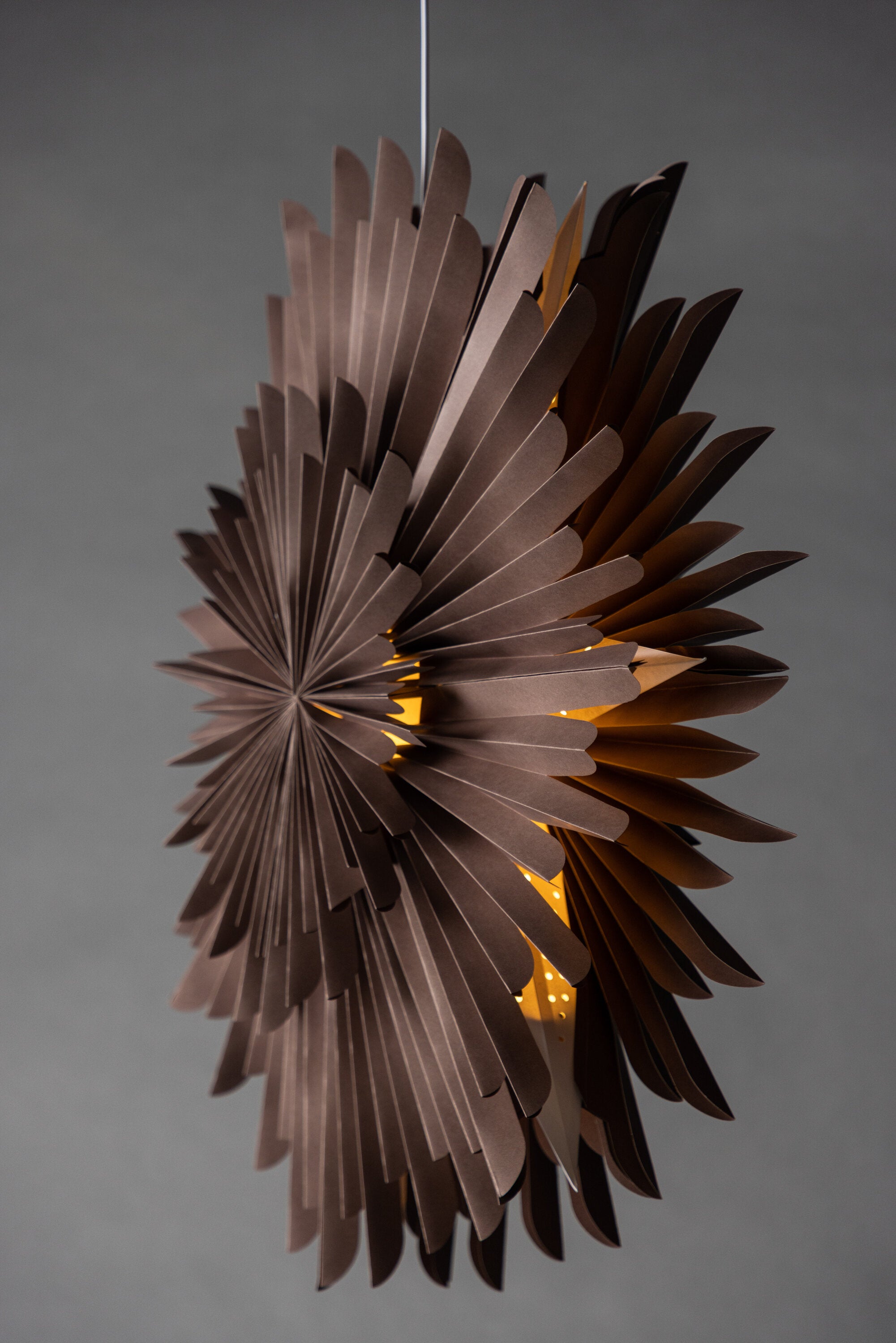 Siegel Pendelleuchte in Greige präsentiert im Onlineshop von KAQTU Design AG. Weihnachtszubehör ist von Venture Home