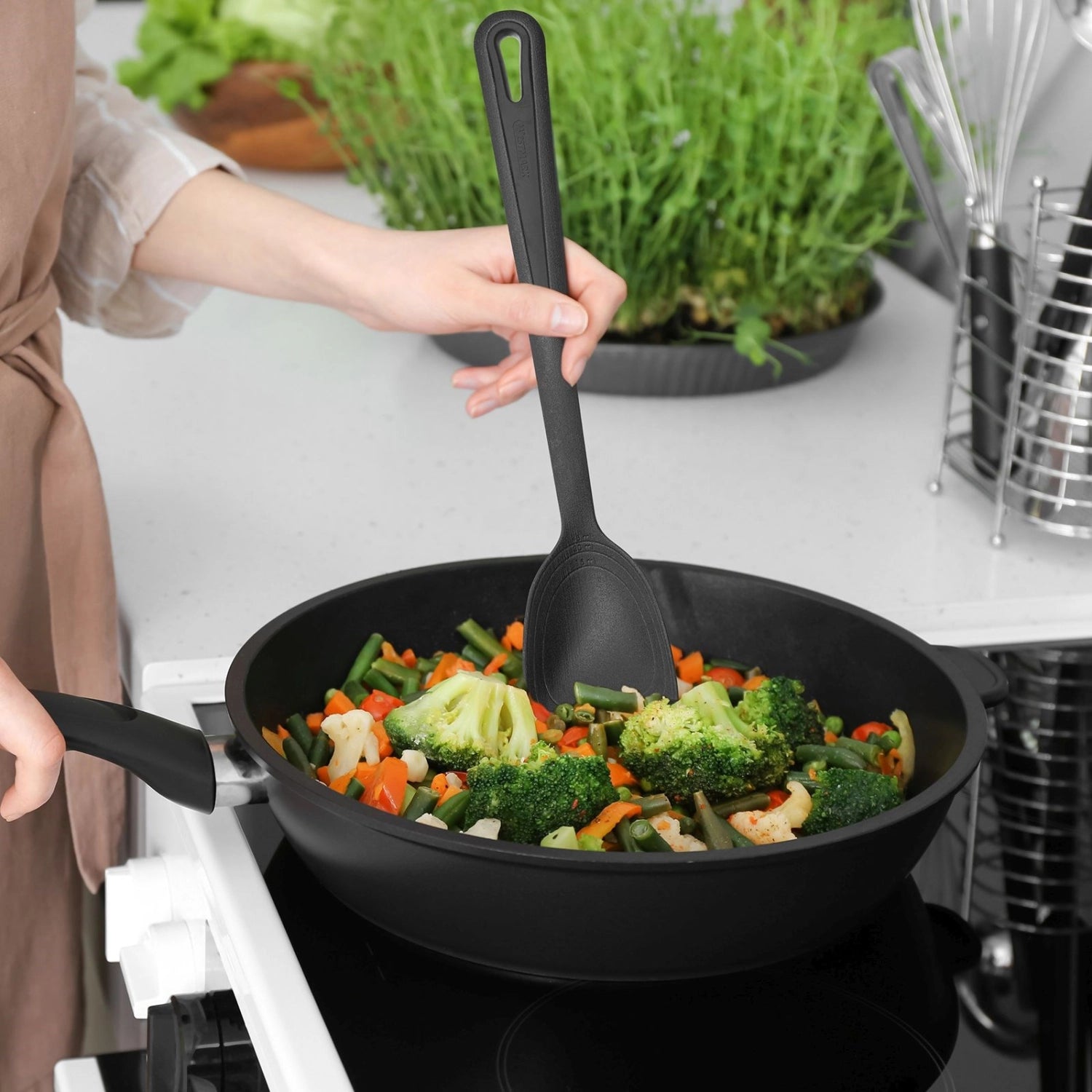 Pfannenlöffel Gentle von Westmark, ergonomisch geformt, ideal zum Rühren und Servieren, aus hochwertigem Material für langlebigen Einsatz in der Küche.