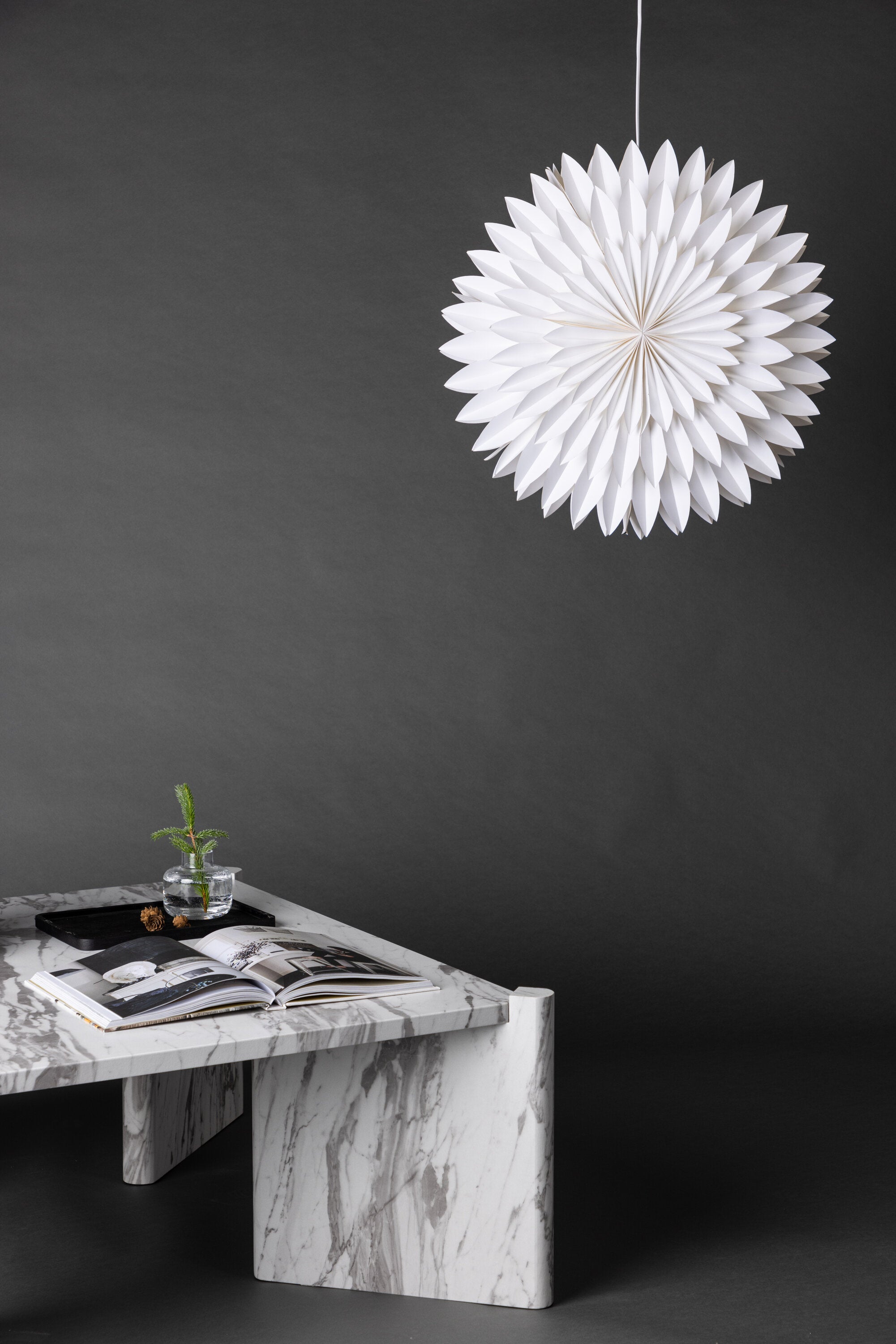 Storlien Pendelleuchte in Weiss präsentiert im Onlineshop von KAQTU Design AG. Weihnachtszubehör ist von Venture Home