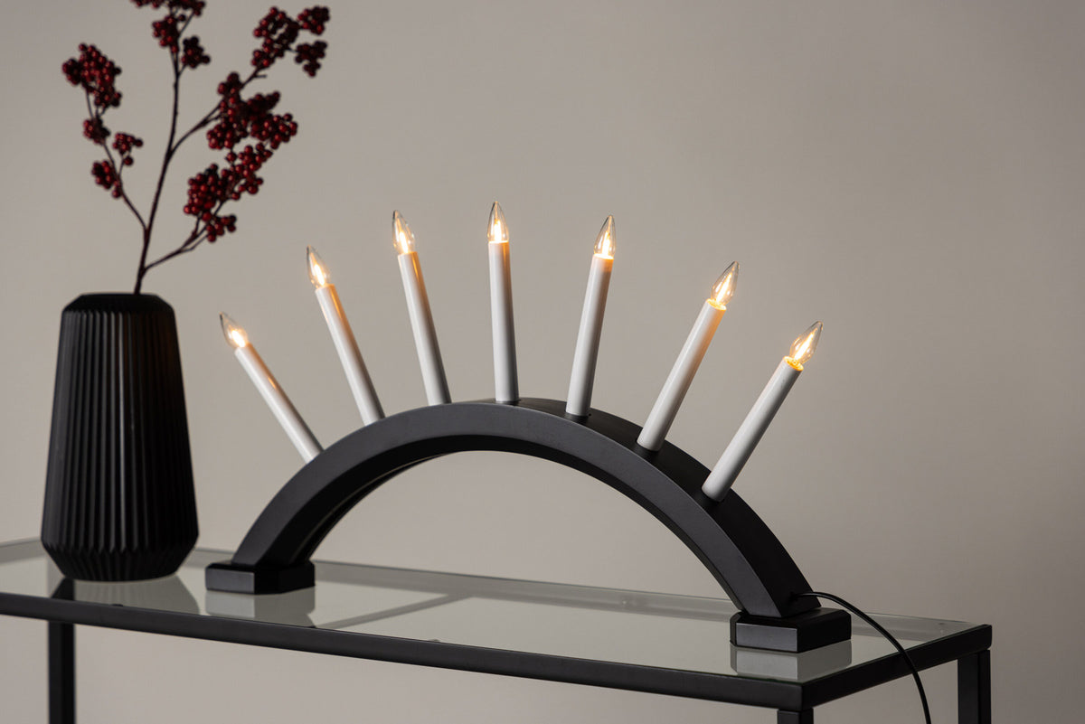 Kebnekaise Tischleuchte in Schwarz präsentiert im Onlineshop von KAQTU Design AG. Tischleuchte ist von Venture Home
