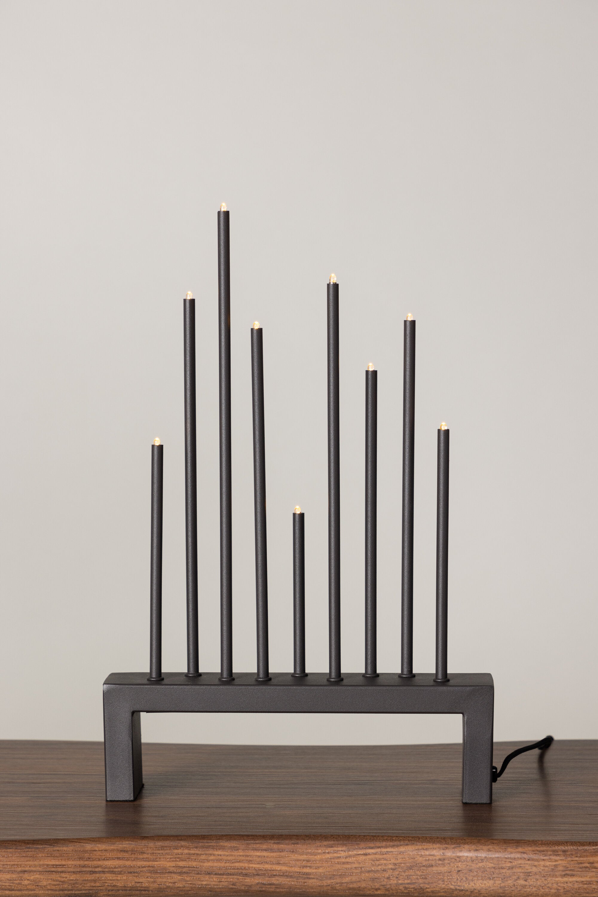 Vallåsen Tischlampe in Mokka präsentiert im Onlineshop von KAQTU Design AG. Weihnachtszubehör ist von Venture Home