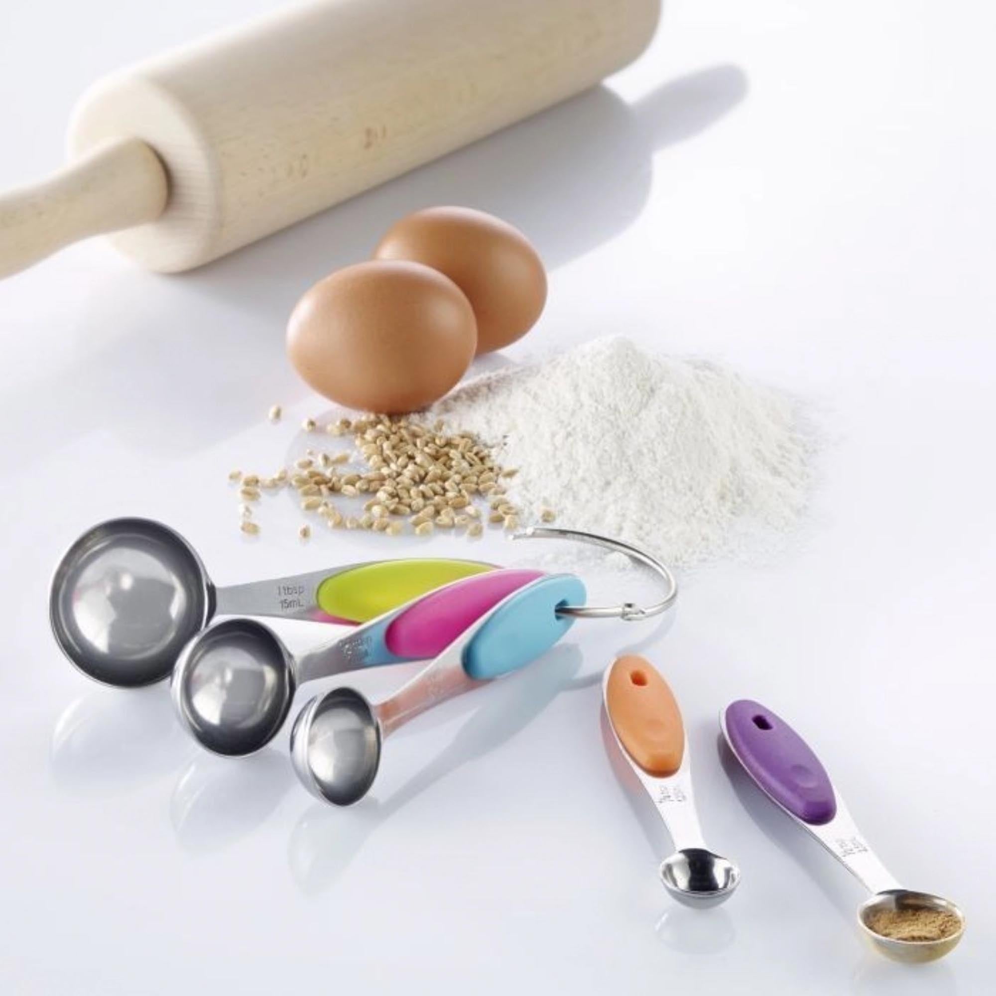 Praktisches Messlöffel-Set von Westmark mit 5 Größen (1.25-15ml), ideal für exaktes Abmessen, robust und platzsparend für jede Küche.