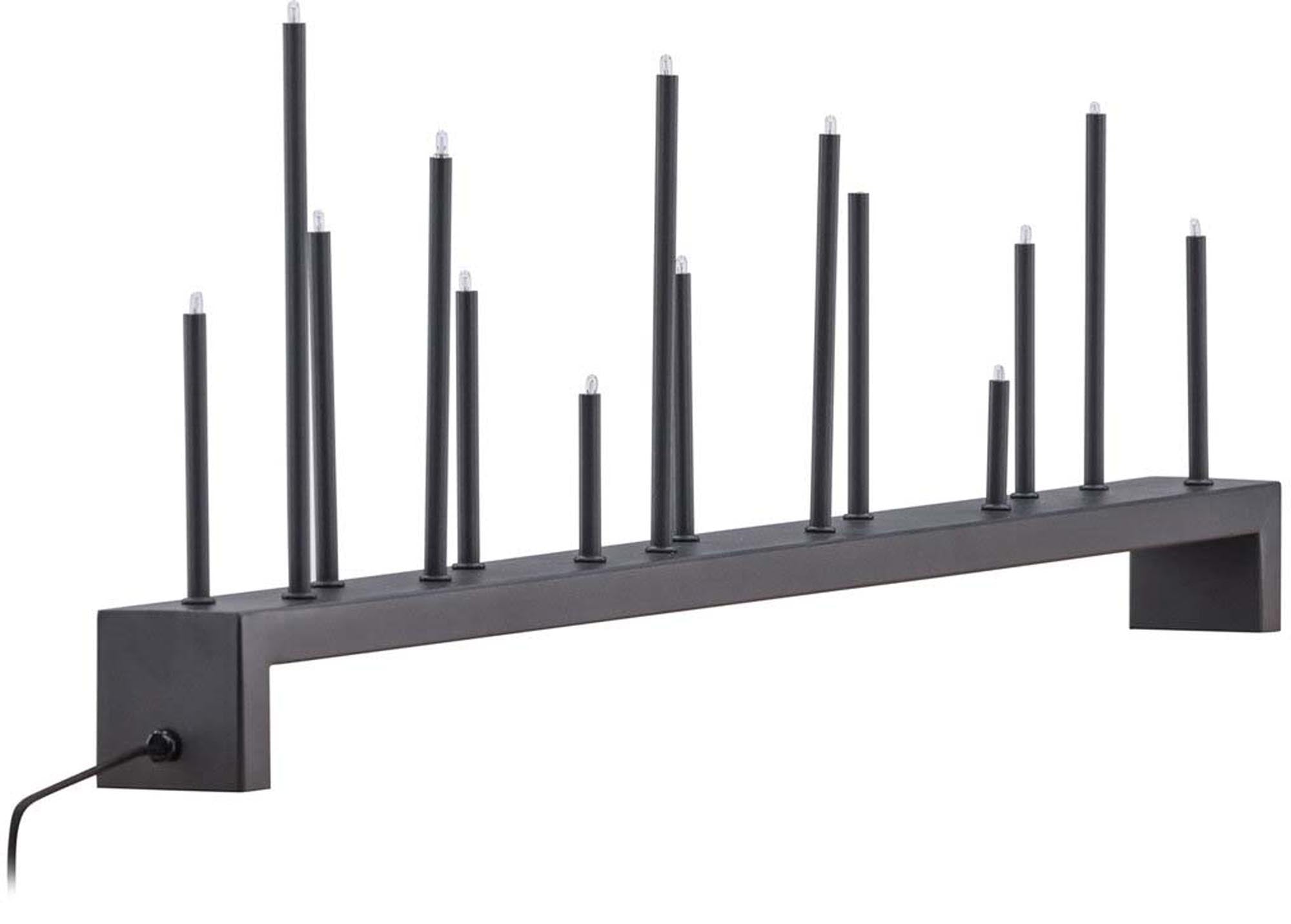 Entdecken Sie die elegante Hoforsbacken Tischlampe von Venture Home – stilvolles Weihnachtszubehör und zeitloses Wohnaccessoire aus schwarzem Stahl und Kiefernholz.