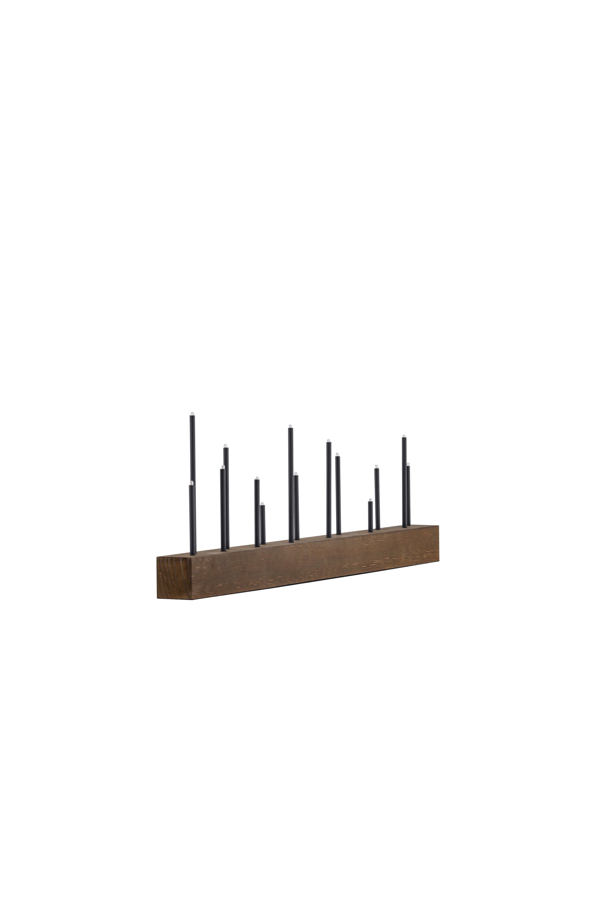 Kungsberget Tischlampe in Nussbaum präsentiert im Onlineshop von KAQTU Design AG. Weihnachtszubehör ist von Venture Home
