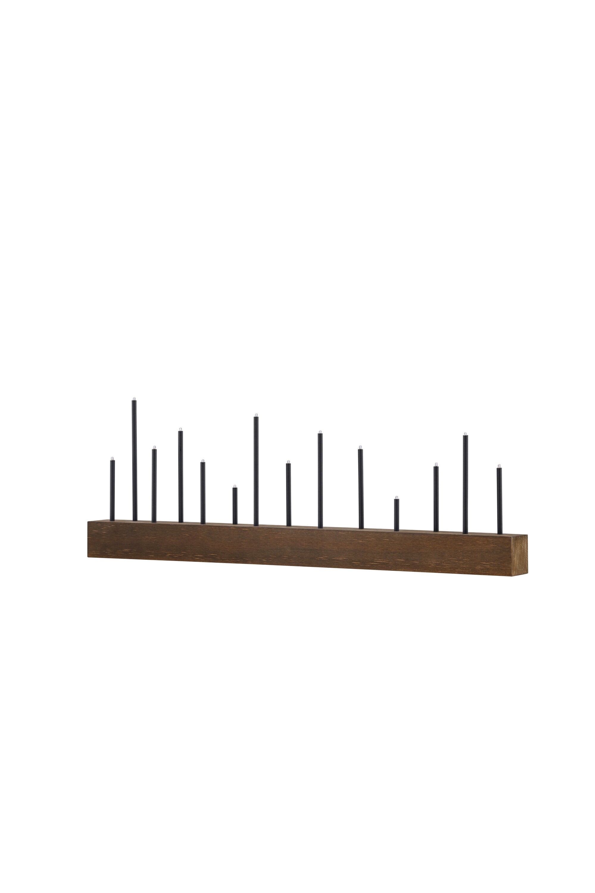 Kungsberget Tischlampe in Nussbaum präsentiert im Onlineshop von KAQTU Design AG. Weihnachtszubehör ist von Venture Home
