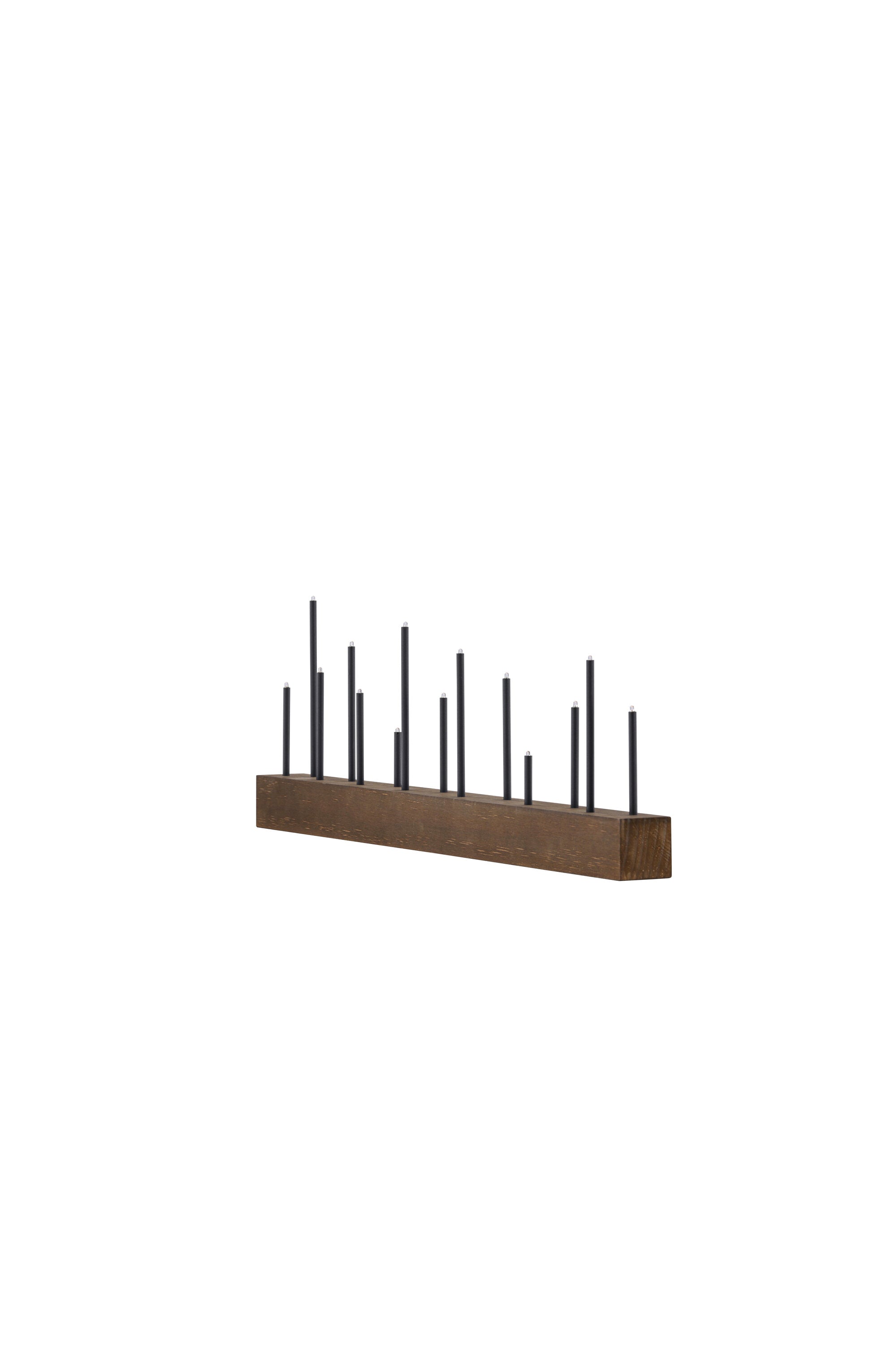 Kungsberget Tischlampe in Nussbaum präsentiert im Onlineshop von KAQTU Design AG. Weihnachtszubehör ist von Venture Home