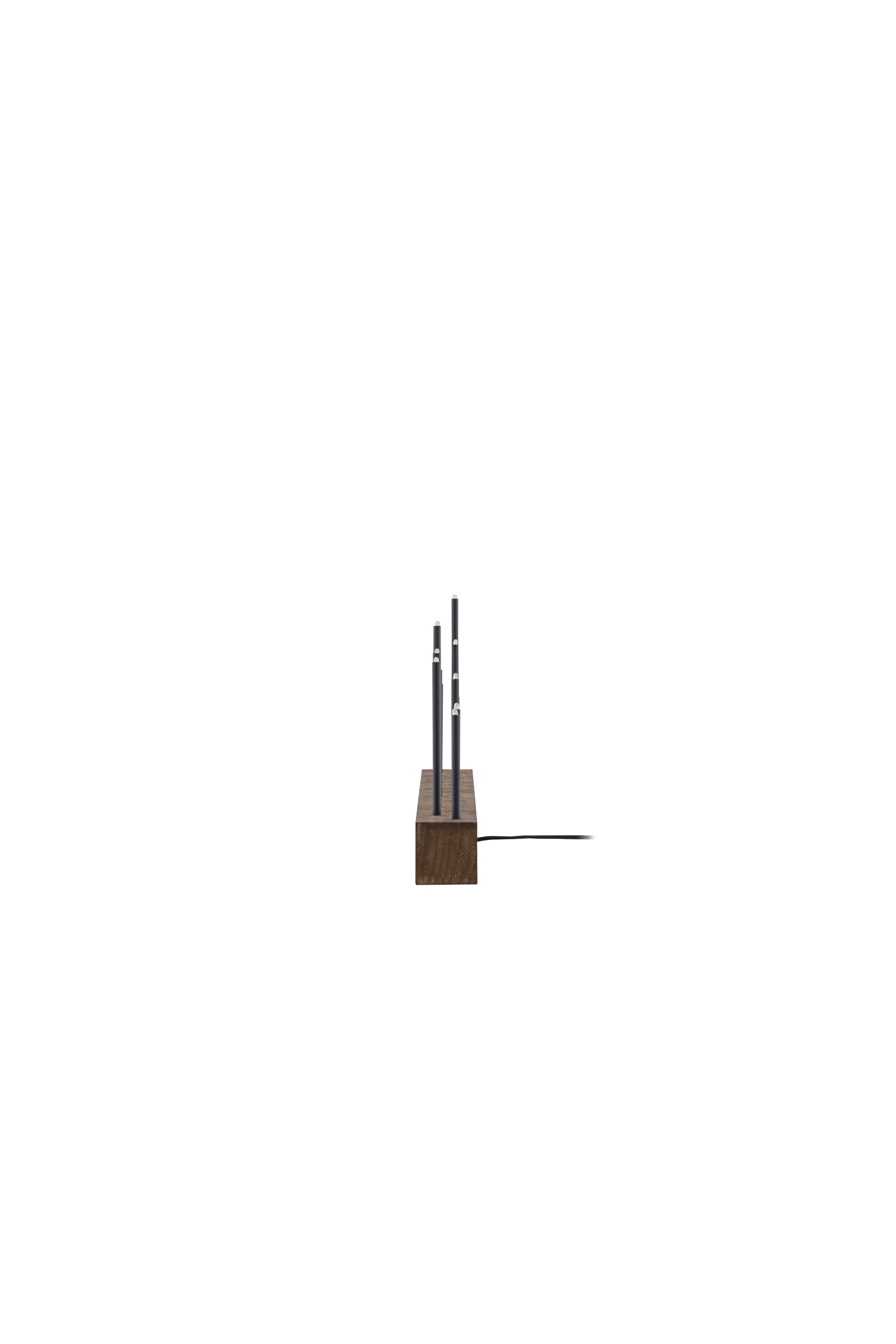 Kungsberget Tischlampe in Nussbaum präsentiert im Onlineshop von KAQTU Design AG. Weihnachtszubehör ist von Venture Home