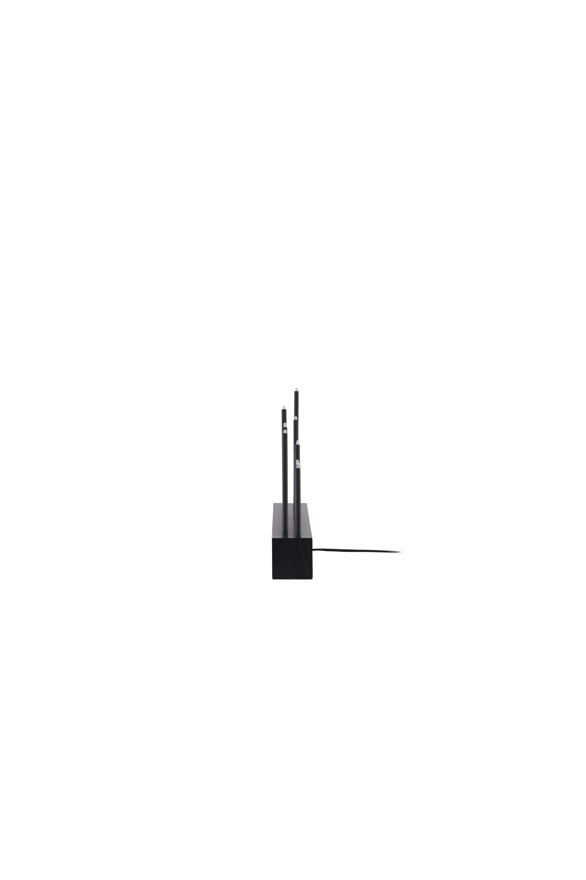 Kungsberget Tischlampe in Schwarz präsentiert im Onlineshop von KAQTU Design AG. Weihnachtszubehör ist von Venture Home