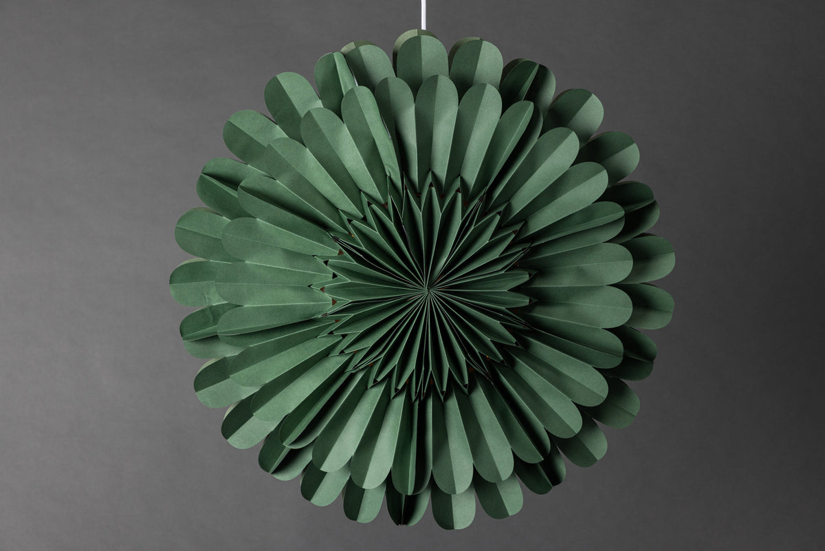 Järvsön Pendelleuchte in Grün präsentiert im Onlineshop von KAQTU Design AG. Pendelleuchte ist von Venture Home