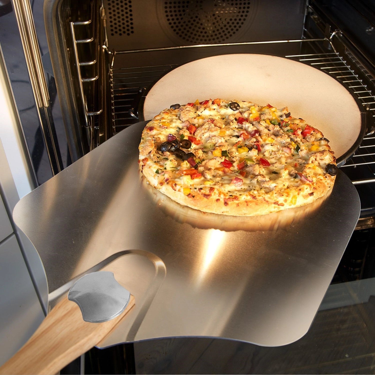 Aluminium Pizzaschaufel Paolo von Westmark, ideal zum einfachen Bewegen und Servieren von Pizzen, robust und leicht für den perfekten Pizzagenuss.