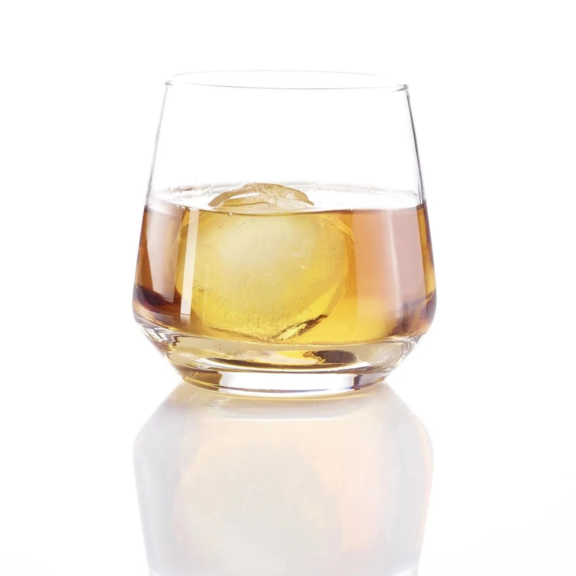 Eiswürfelbereiter Crystal von Westmark: Hygienisch dank Deckel, ideal für frische Eiswürfel in Getränken und Cocktails.