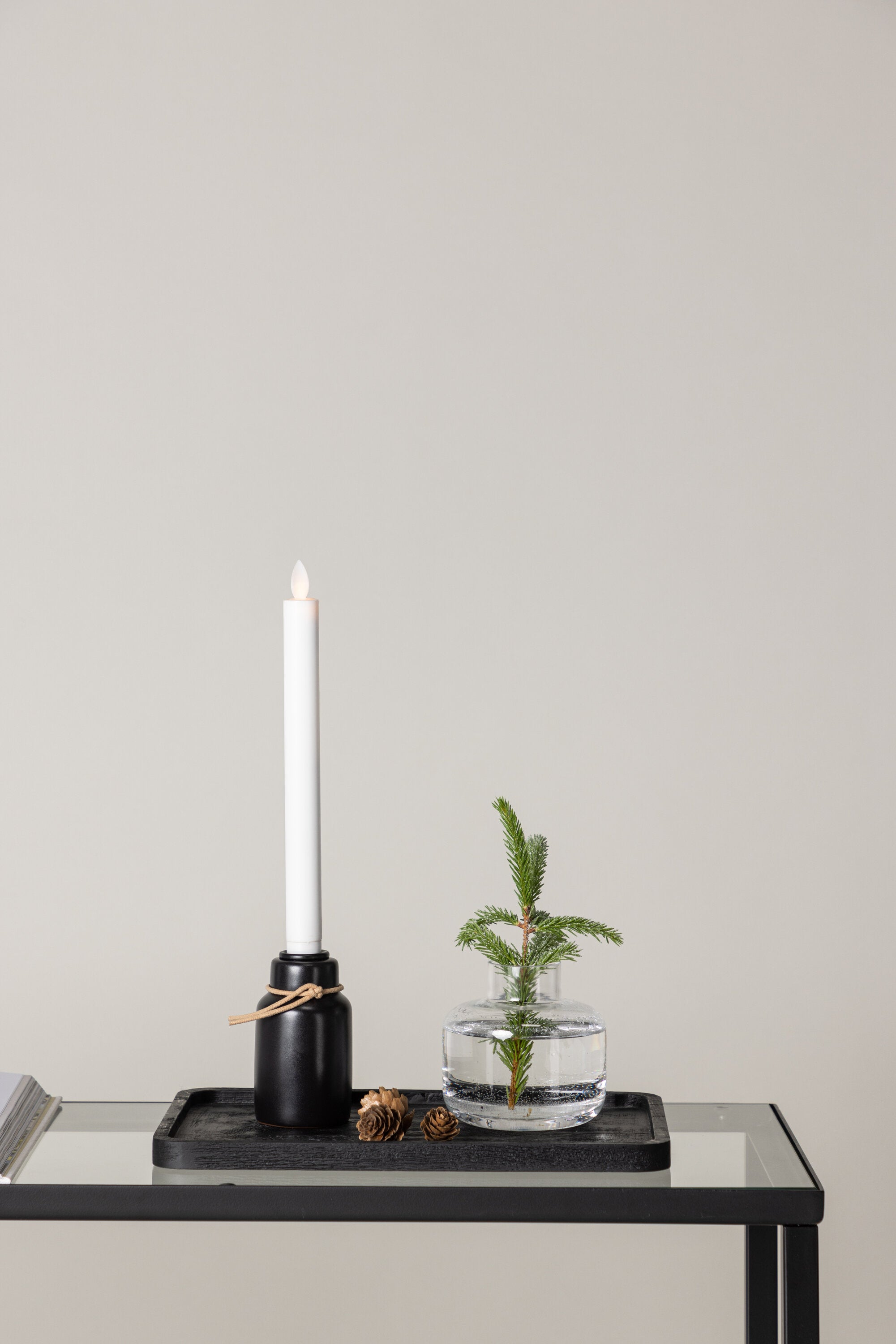 Ulricehamn Kerzenhalter in Schwarz präsentiert im Onlineshop von KAQTU Design AG. Kerzenständer ist von Venture Home