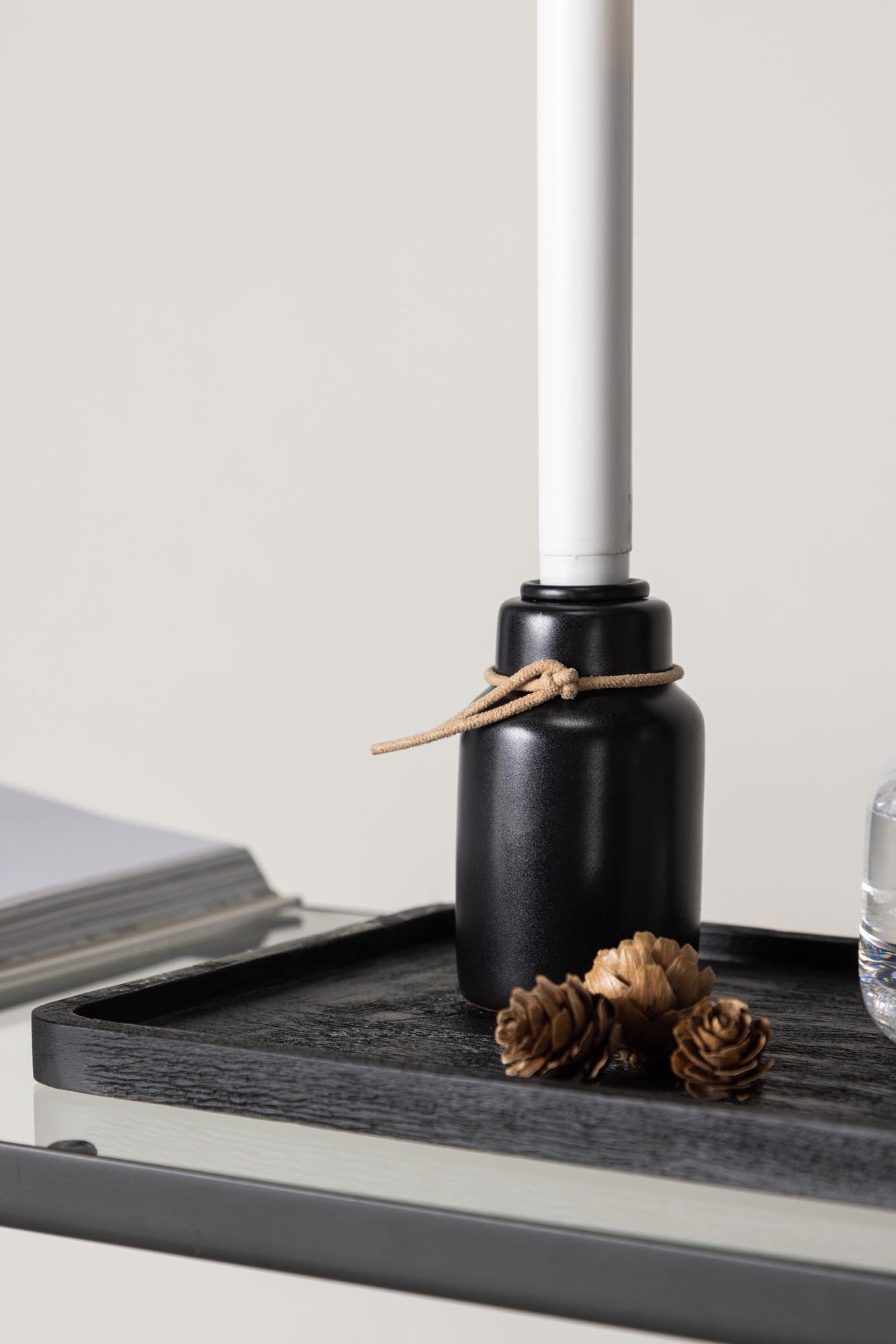 Ulricehamn Kerzenhalter von Venture Home: Stilvolles Accessoire aus hochwertigem Kunststoff, ideal für kreative Arrangements und gemütliche Abende.