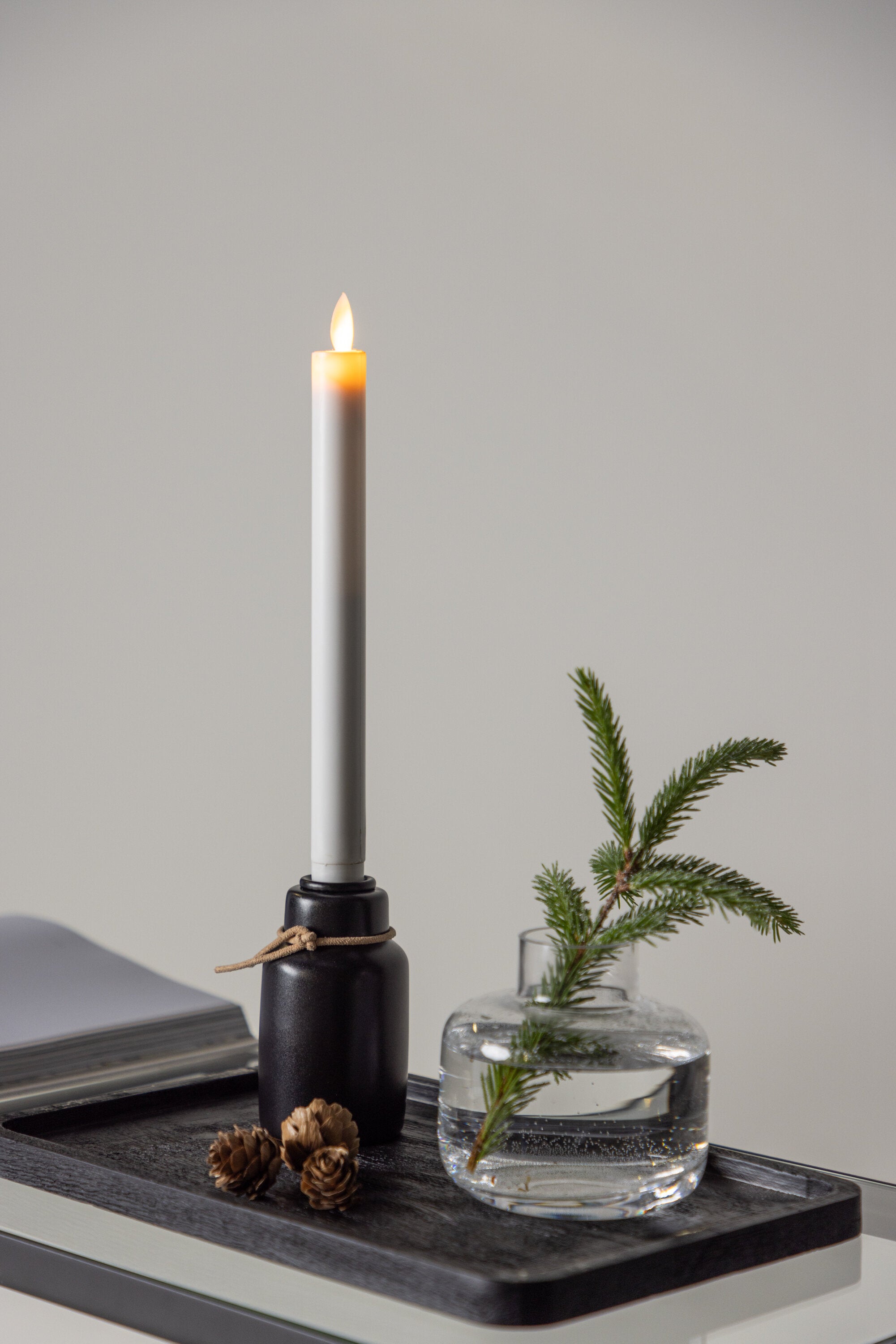 Ulricehamn Kerzenhalter in Schwarz präsentiert im Onlineshop von KAQTU Design AG. Kerzenständer ist von Venture Home