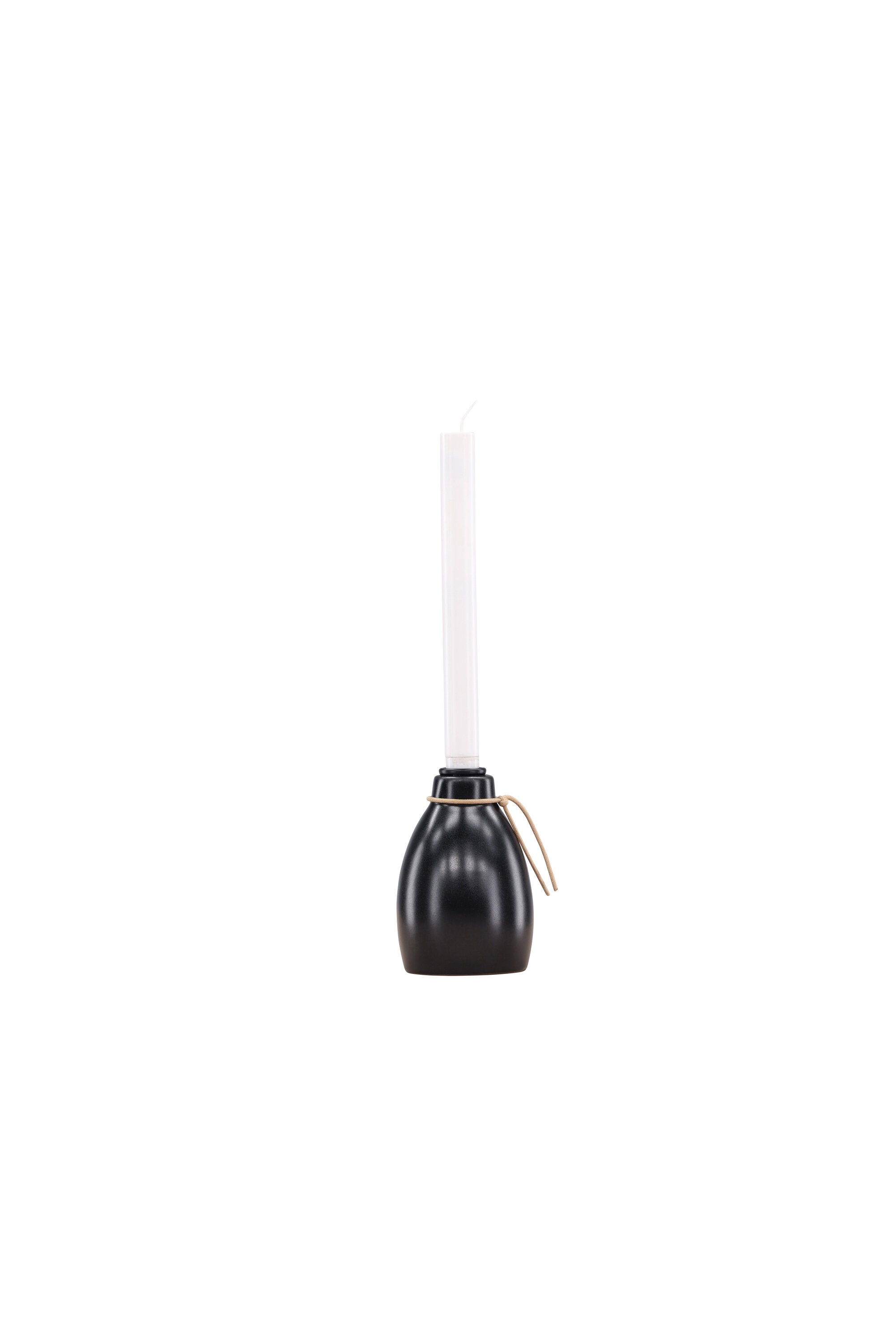 Ulricehamn Kerzenhalter in Schwarz präsentiert im Onlineshop von KAQTU Design AG. Kerzenständer ist von Venture Home