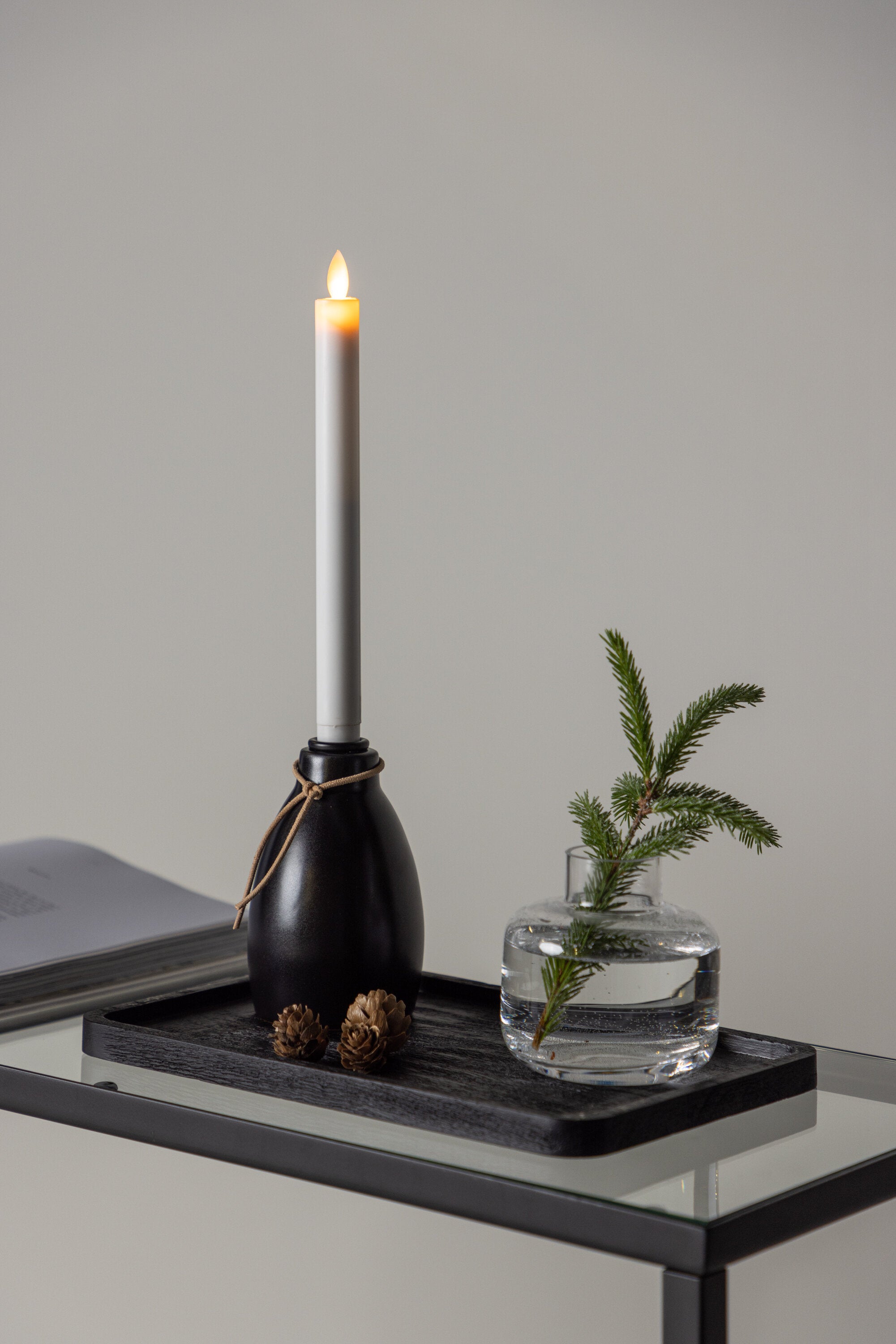 Ulricehamn Kerzenhalter in Schwarz präsentiert im Onlineshop von KAQTU Design AG. Kerzenständer ist von Venture Home