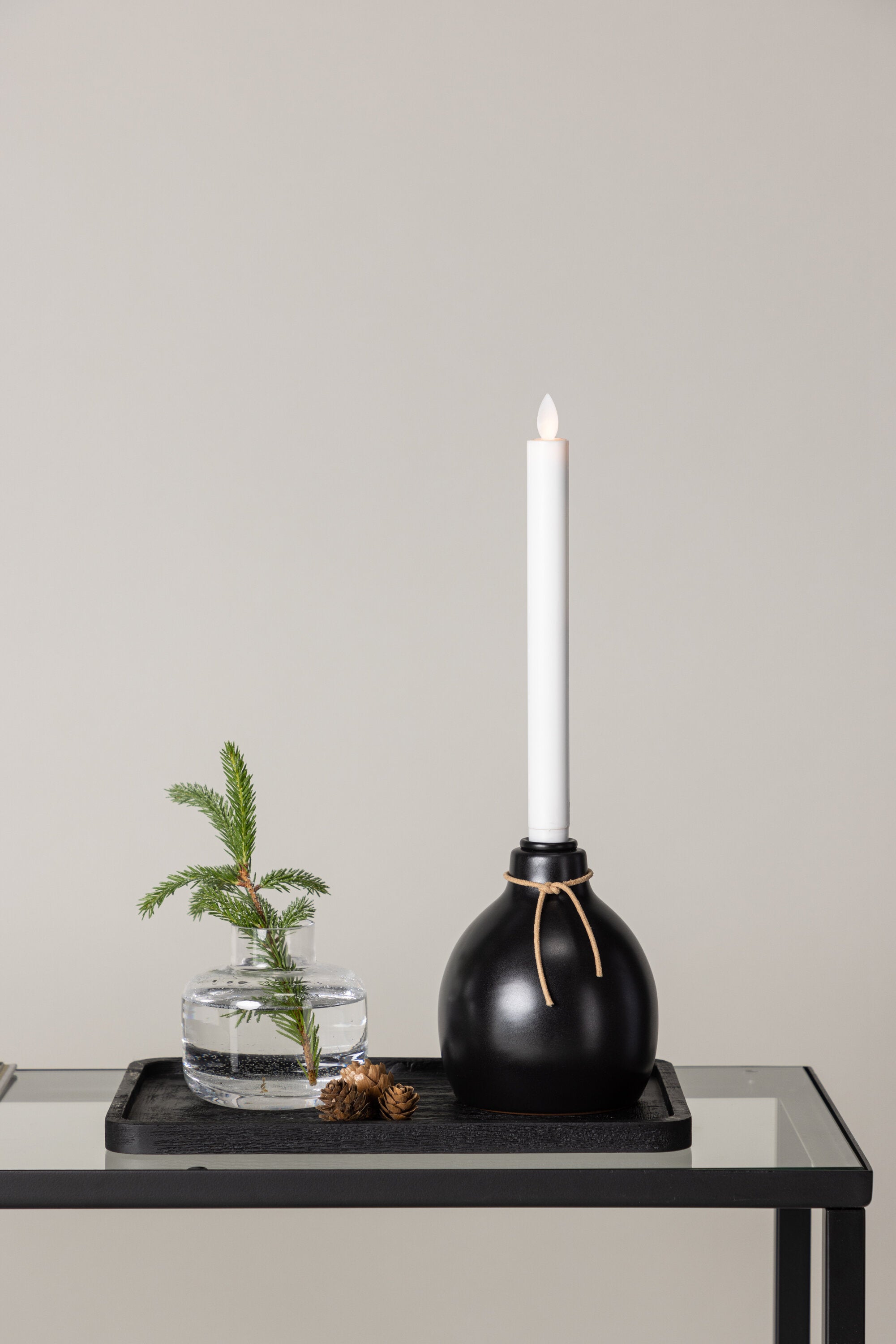 Ulricehamn Kerzenhalter in Schwarz präsentiert im Onlineshop von KAQTU Design AG. Kerzenständer ist von Venture Home