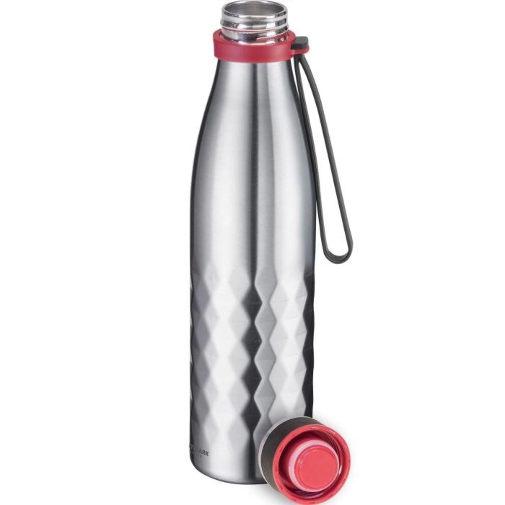 Die Isolierflasche Viva von Westmark (0,7 l) in Silber hält Getränke warm oder kalt – perfekt für Reisen und Outdoor-Abenteuer.