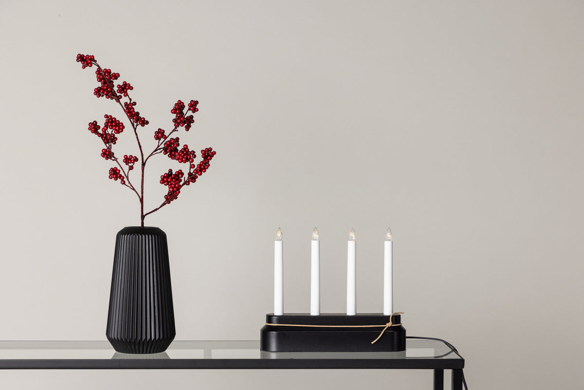 Näsfjället Kerzenhalter in Schwarz präsentiert im Onlineshop von KAQTU Design AG. Weihnachtszubehör ist von Venture Home