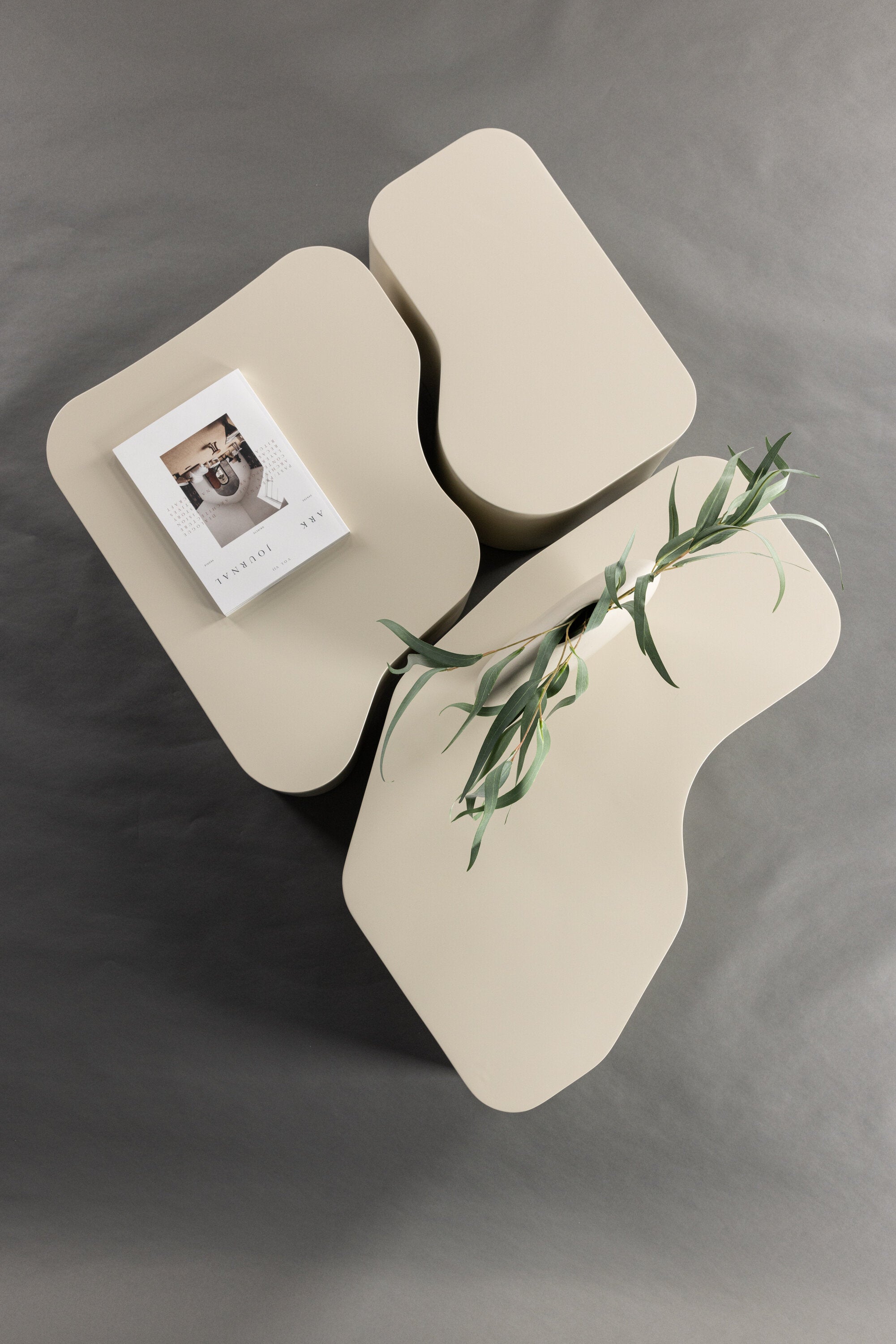 Nordland Coffee Tisch in Beige präsentiert im Onlineshop von KAQTU Design AG. Beistelltisch ist von Venture Home