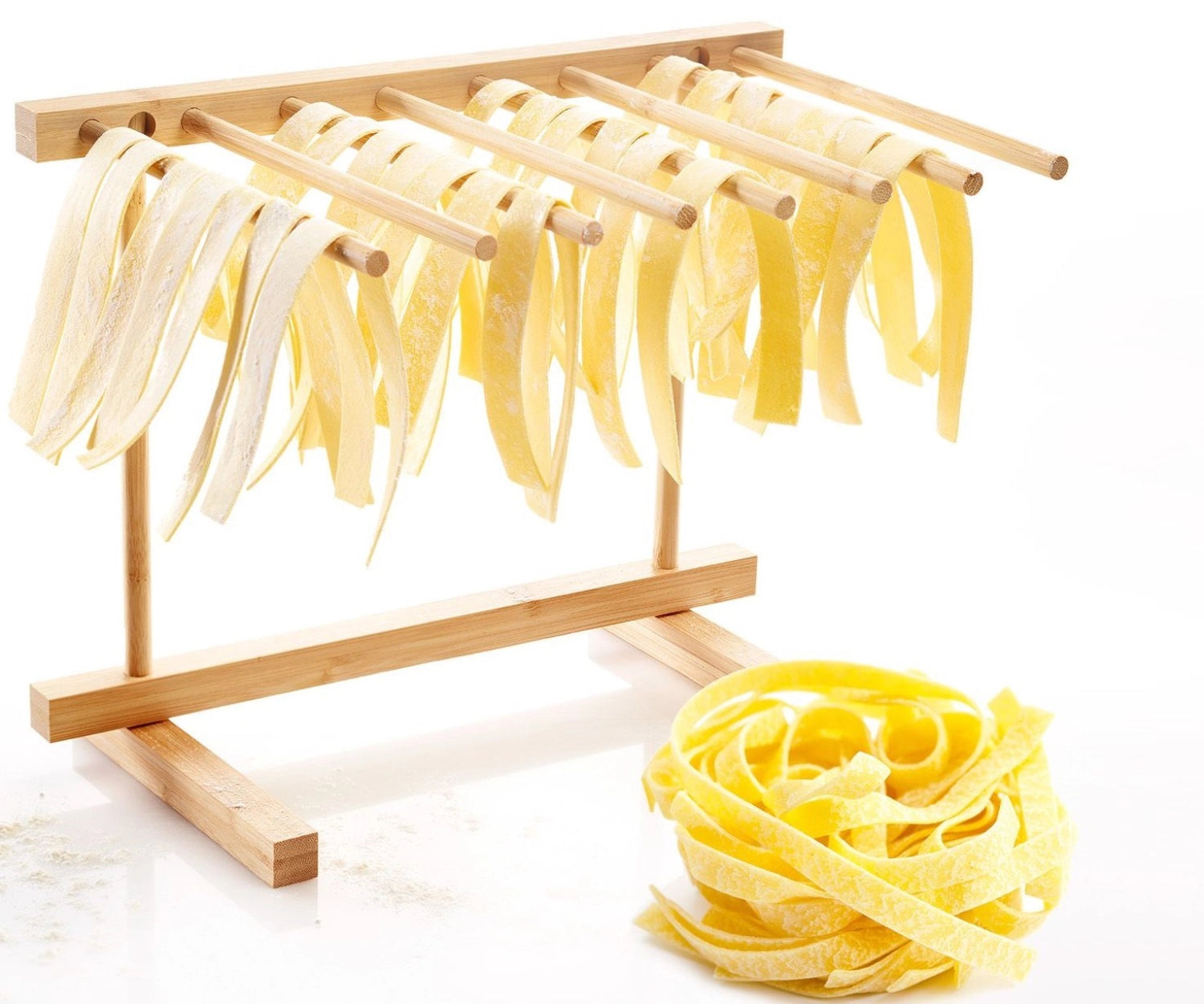 Eleganter Pastatrockner aus robustem Bambus von Westmark, perfekt zum Trocknen von frischer Pasta und für eine stilvolle Küchenpräsentation.
