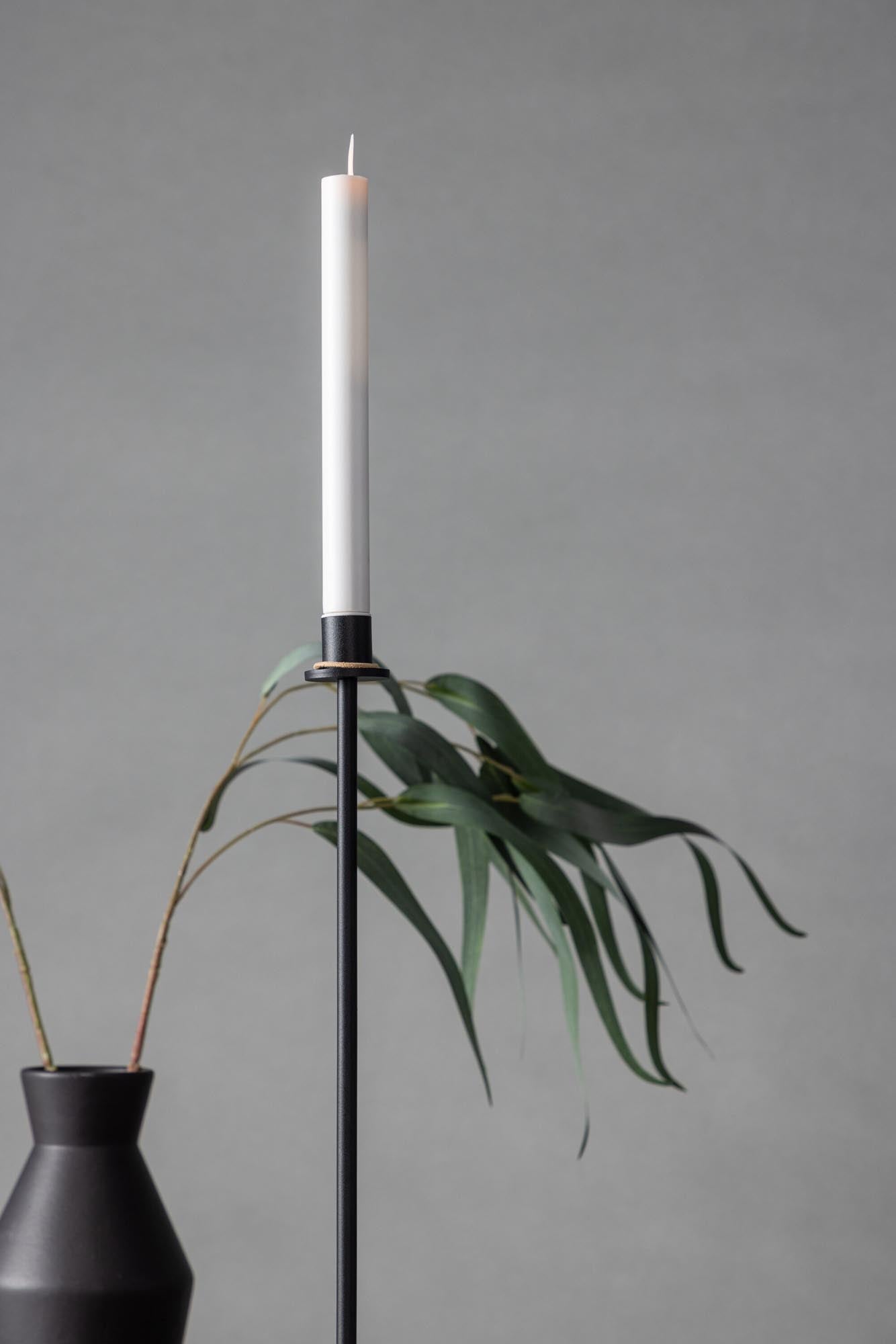 Högehall Kerzenständer von Venture Home: Hochwertiger, minimalistischer Stahl-Kerzenhalter für eine gemütliche Atmosphäre in jedem Raum.
