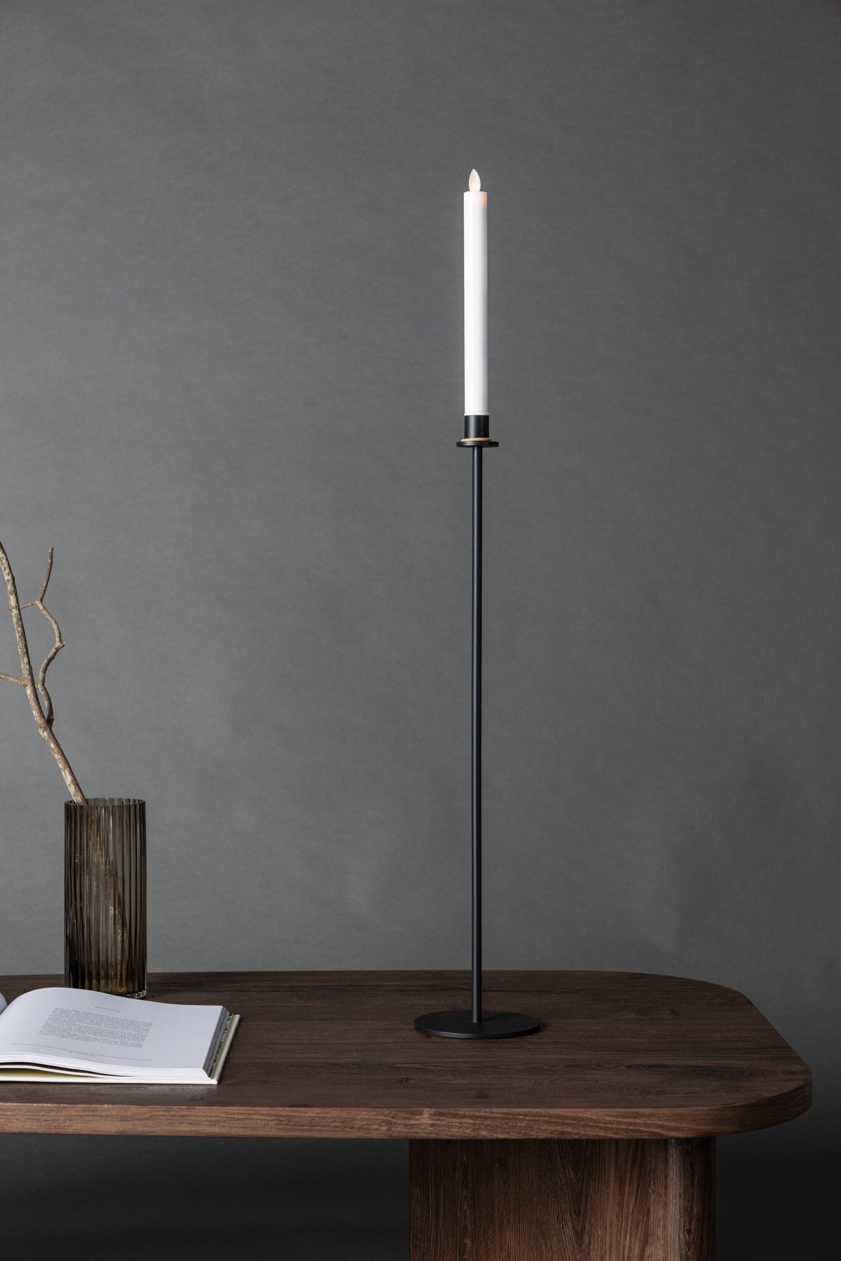 Högehall Kerzenständer in Schwarz präsentiert im Onlineshop von KAQTU Design AG. Kerzenständer ist von Venture Home