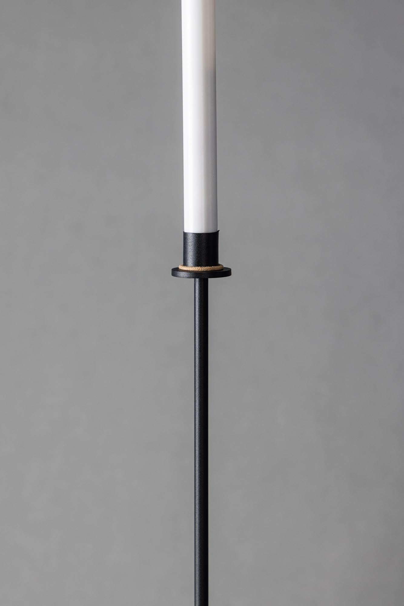 Stilvoller Högehall Kerzenständer von Venture Home aus langlebigem schwarzem Stahl. Perfekt für eine gemütliche Atmosphäre in jedem Zuhause.