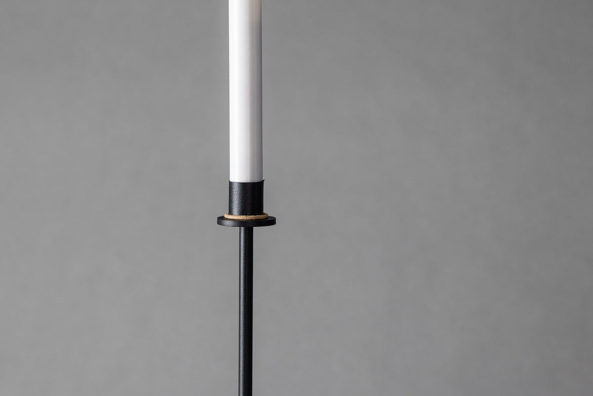 Högehall Kerzenständer in Schwarz präsentiert im Onlineshop von KAQTU Design AG. Kerzenständer ist von Venture Home