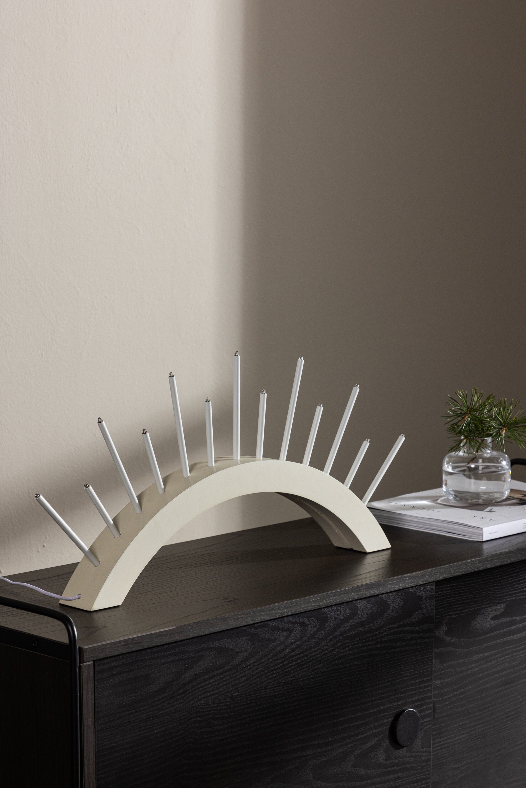 Björnrike Tischleuchte in Beige/Weiss präsentiert im Onlineshop von KAQTU Design AG. Tischleuchte ist von Venture Home