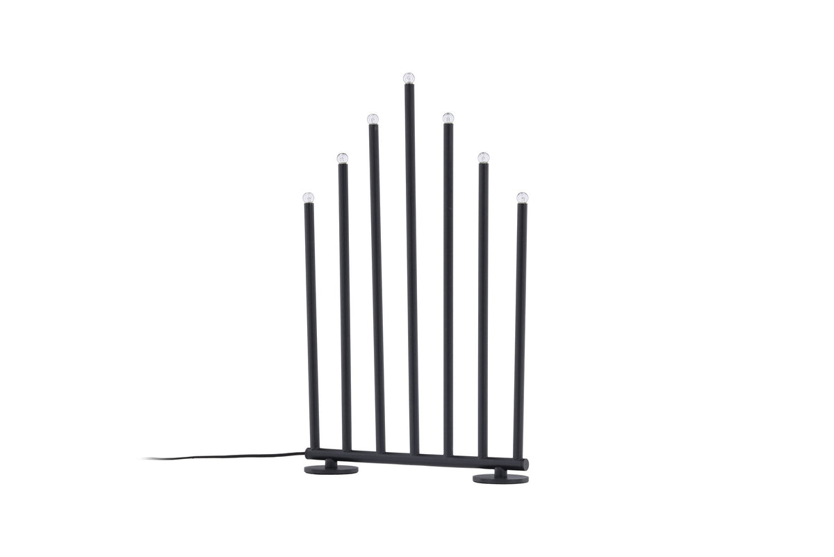 Björnfjället Tischlampe in Schwarz präsentiert im Onlineshop von KAQTU Design AG. Tischleuchte ist von Venture Home