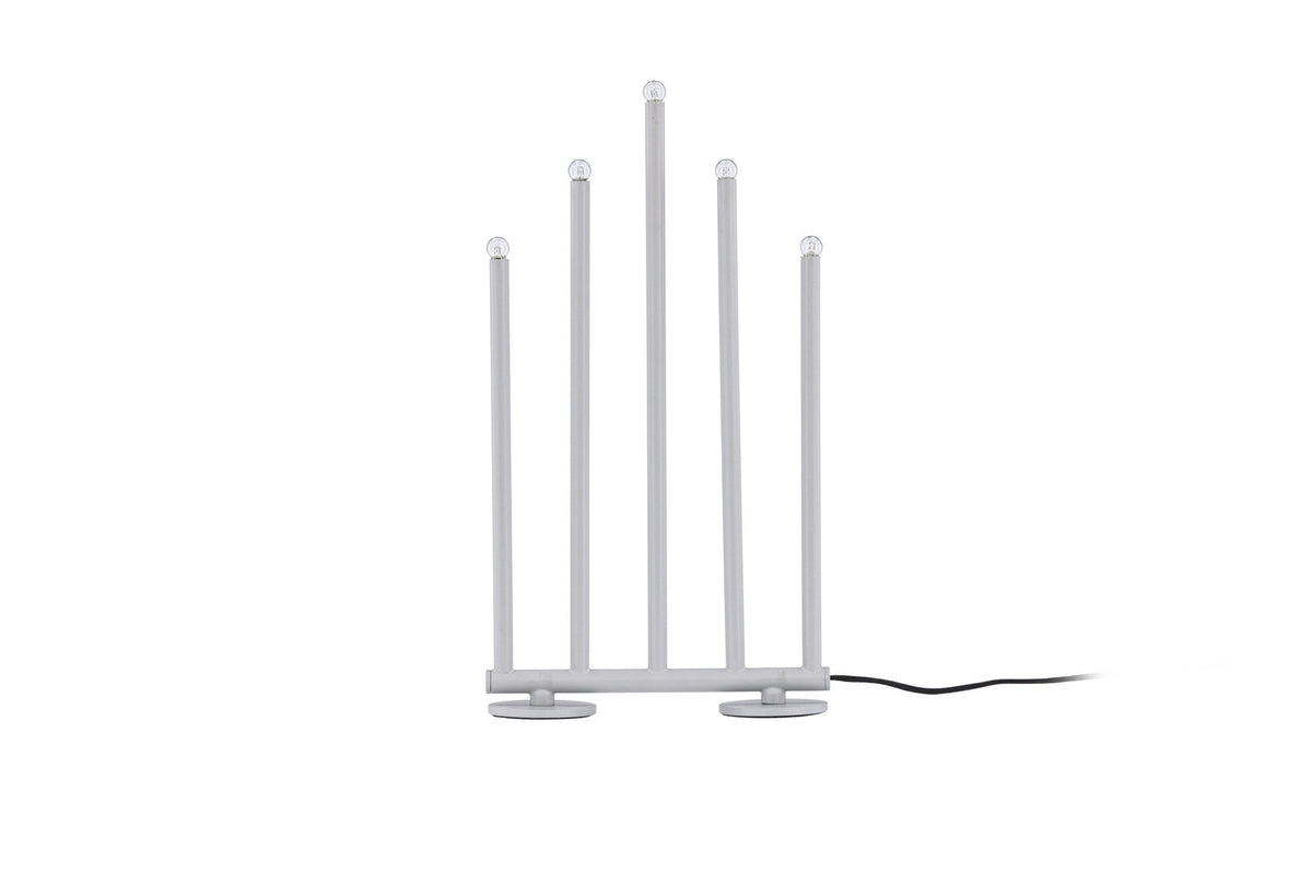 Björnfjället Tischlampe in Silber präsentiert im Onlineshop von KAQTU Design AG. Tischleuchte ist von Venture Home