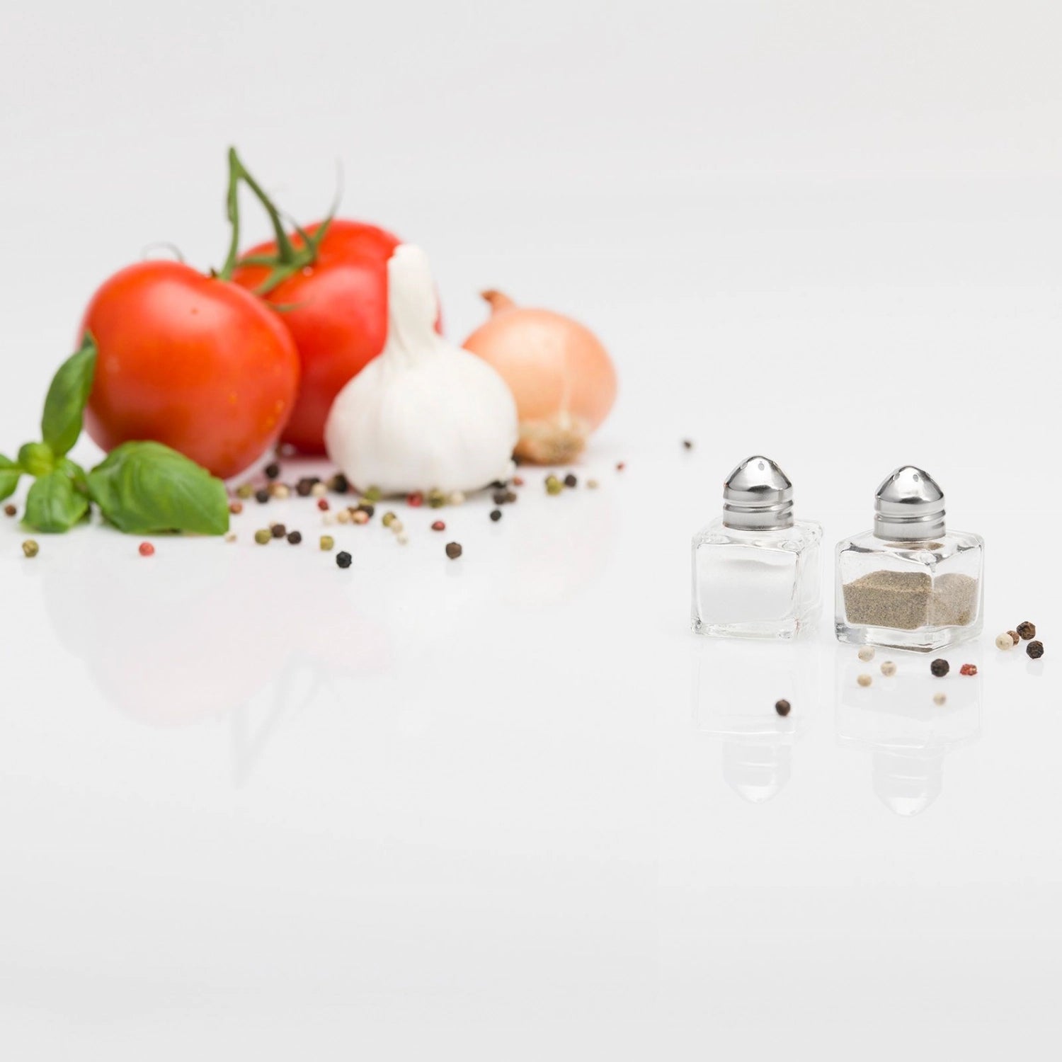 Kompaktes 2-teiliges Set Mini-Universalstreuer von Westmark, ideal für exaktes Dosieren von Gewürzen und für die Küche geeignet.