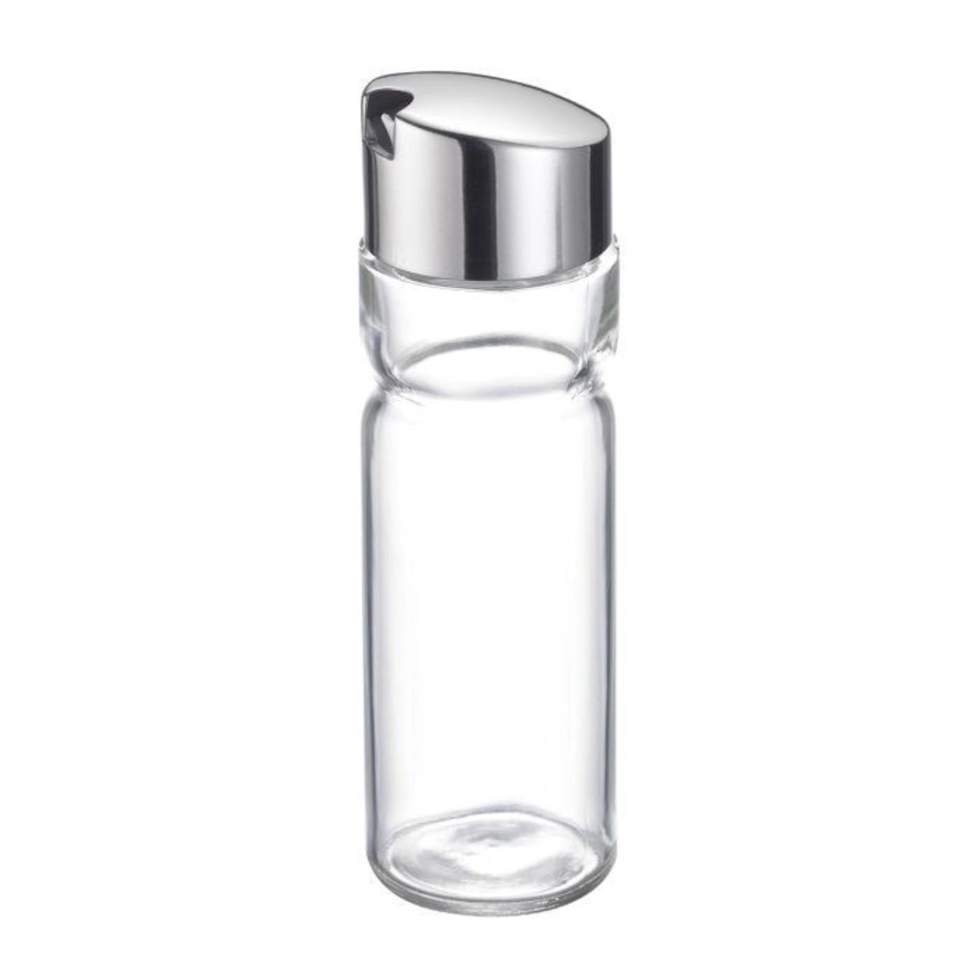 Entdecken Sie die stilvolle Westmark Essig- und Ölflasche Wien aus hochwertigem Glas mit elegantem Edelstahl-Deckel. Ideal für präzises Dosieren und vielseitige Verwendung.