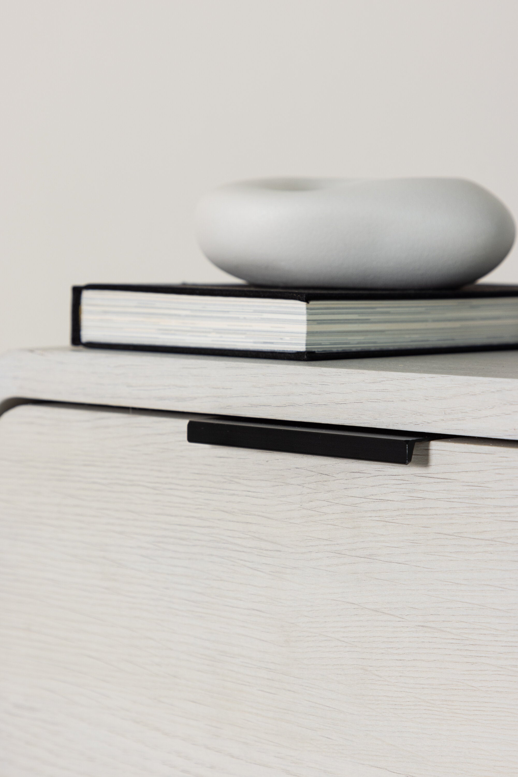 Lyngdal Beistelltisch in Tünchen präsentiert im Onlineshop von KAQTU Design AG. Beistelltisch ist von Venture Home