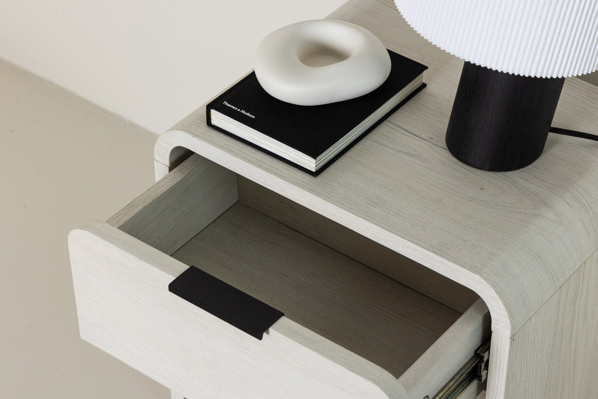 Lyngdal Beistelltisch in Tünchen präsentiert im Onlineshop von KAQTU Design AG. Beistelltisch ist von Venture Home