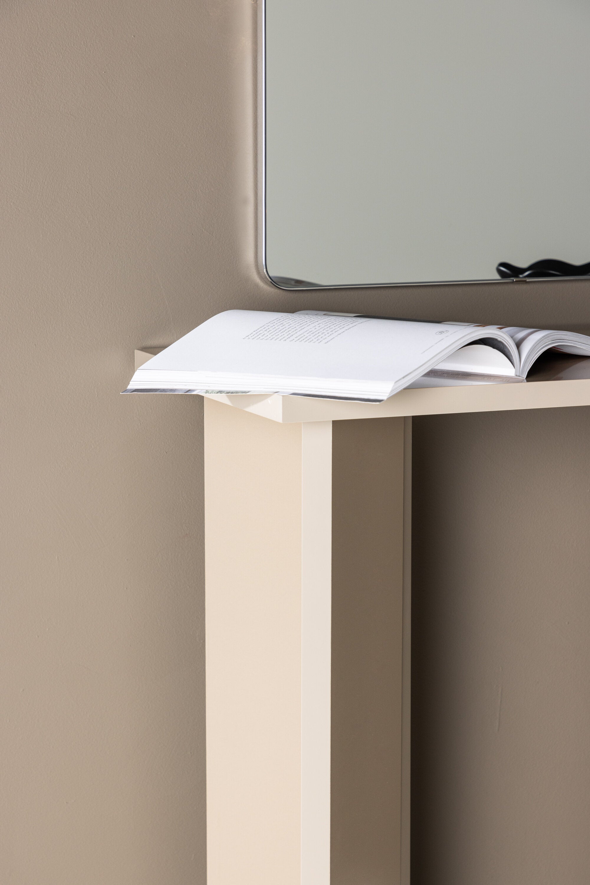 Kristiansund Desk in Beige präsentiert im Onlineshop von KAQTU Design AG. Schreibtisch ist von Vind
