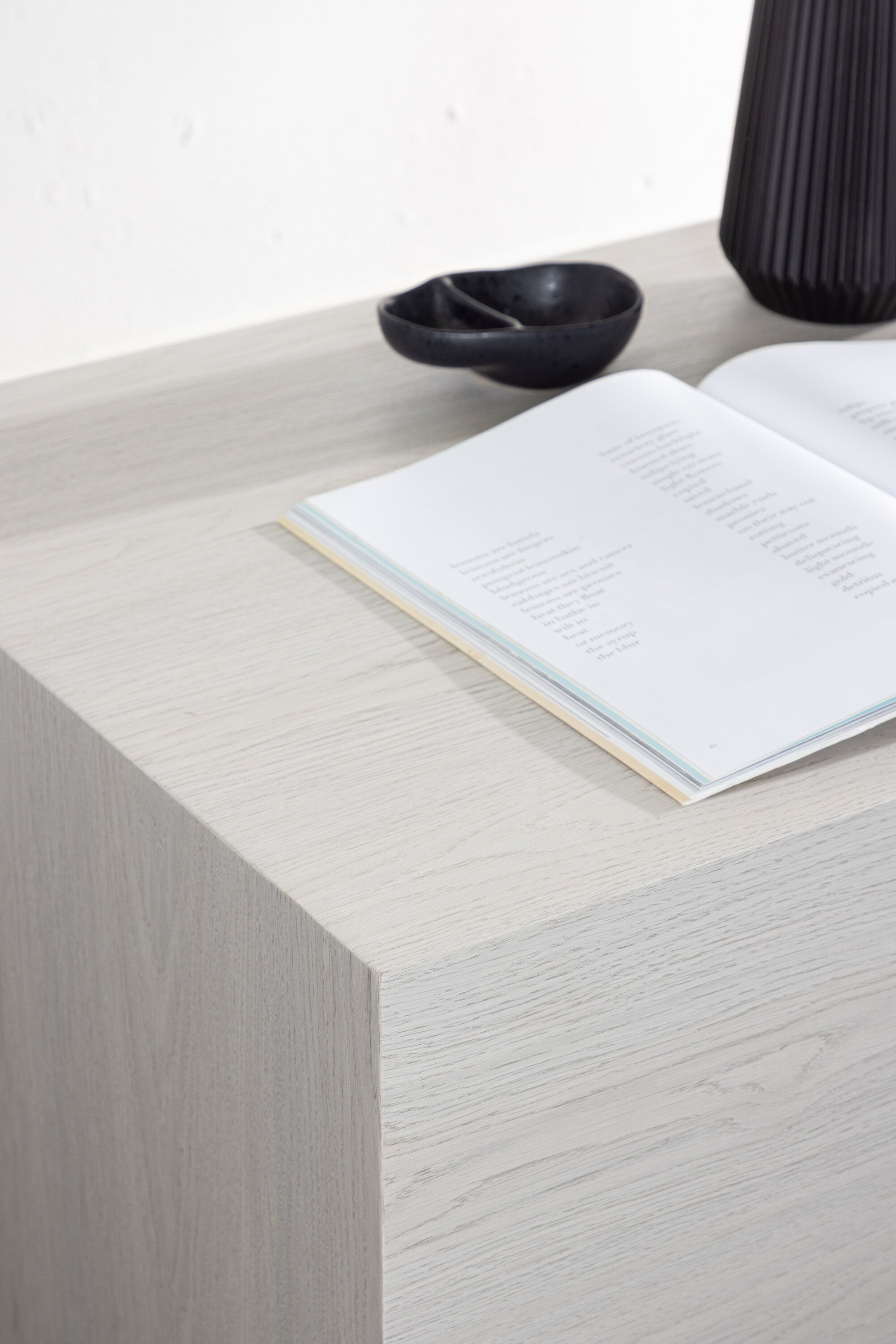 York Coffee Tisch Low in Tünchen präsentiert im Onlineshop von KAQTU Design AG. Beistelltisch ist von Venture Home