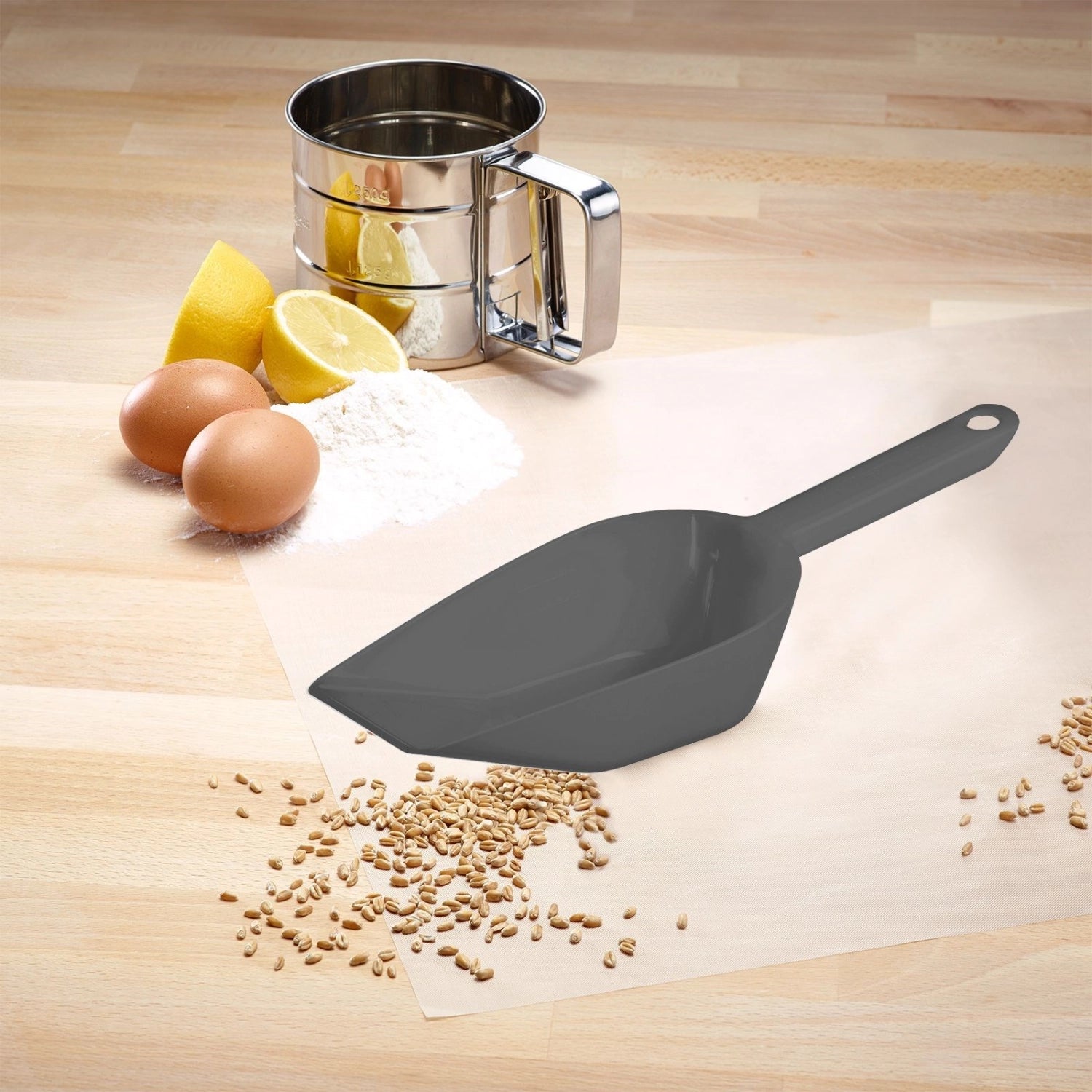 Zwei hochwertige Halvar Kunststoffschaufeln von Westmark, 450ml, perfekt zum genauen Abmessen und Portionieren von Zutaten in der Küche.