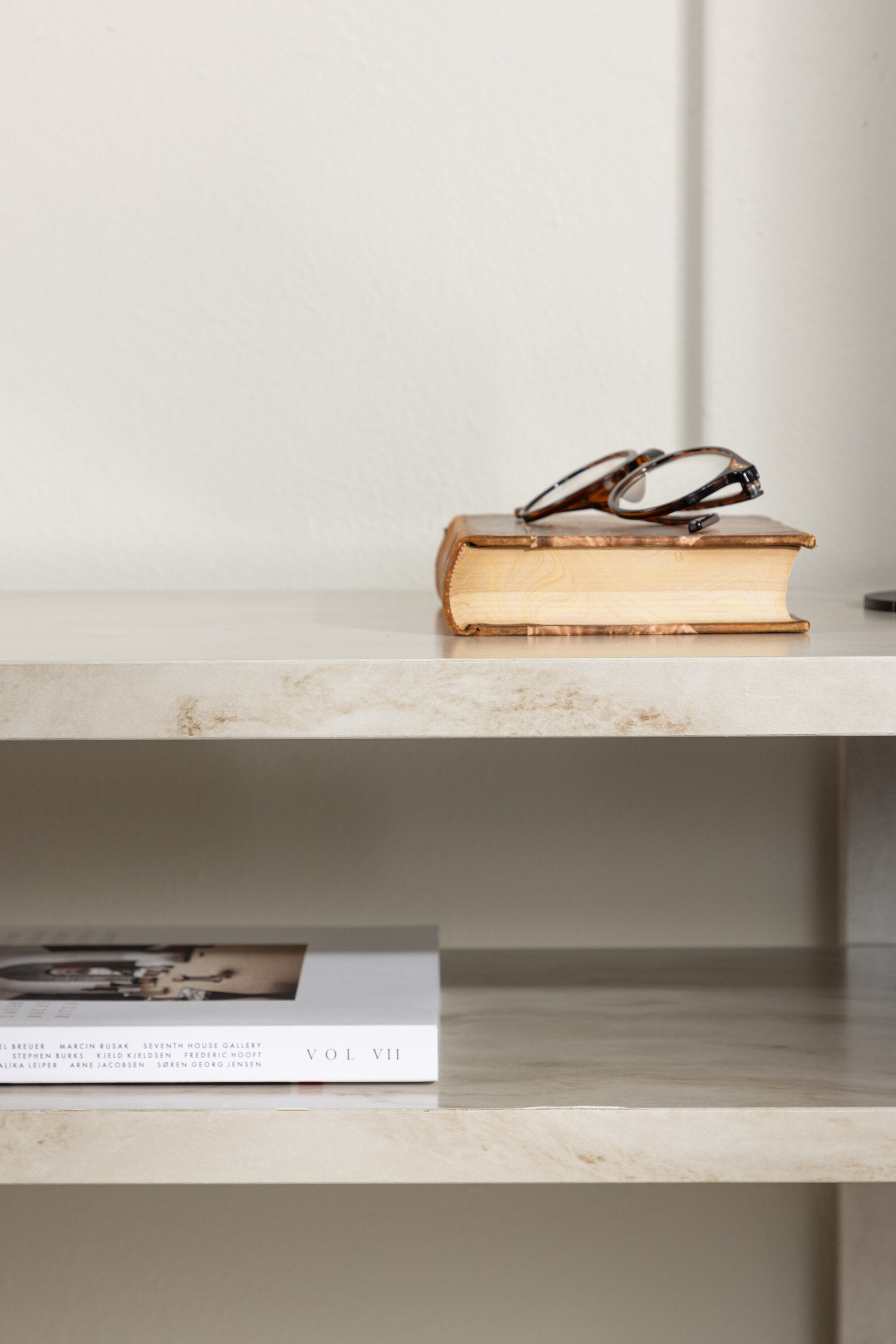 Ålesund TV Ständer in Beige präsentiert im Onlineshop von KAQTU Design AG. TV-Möbel ist von Venture Home